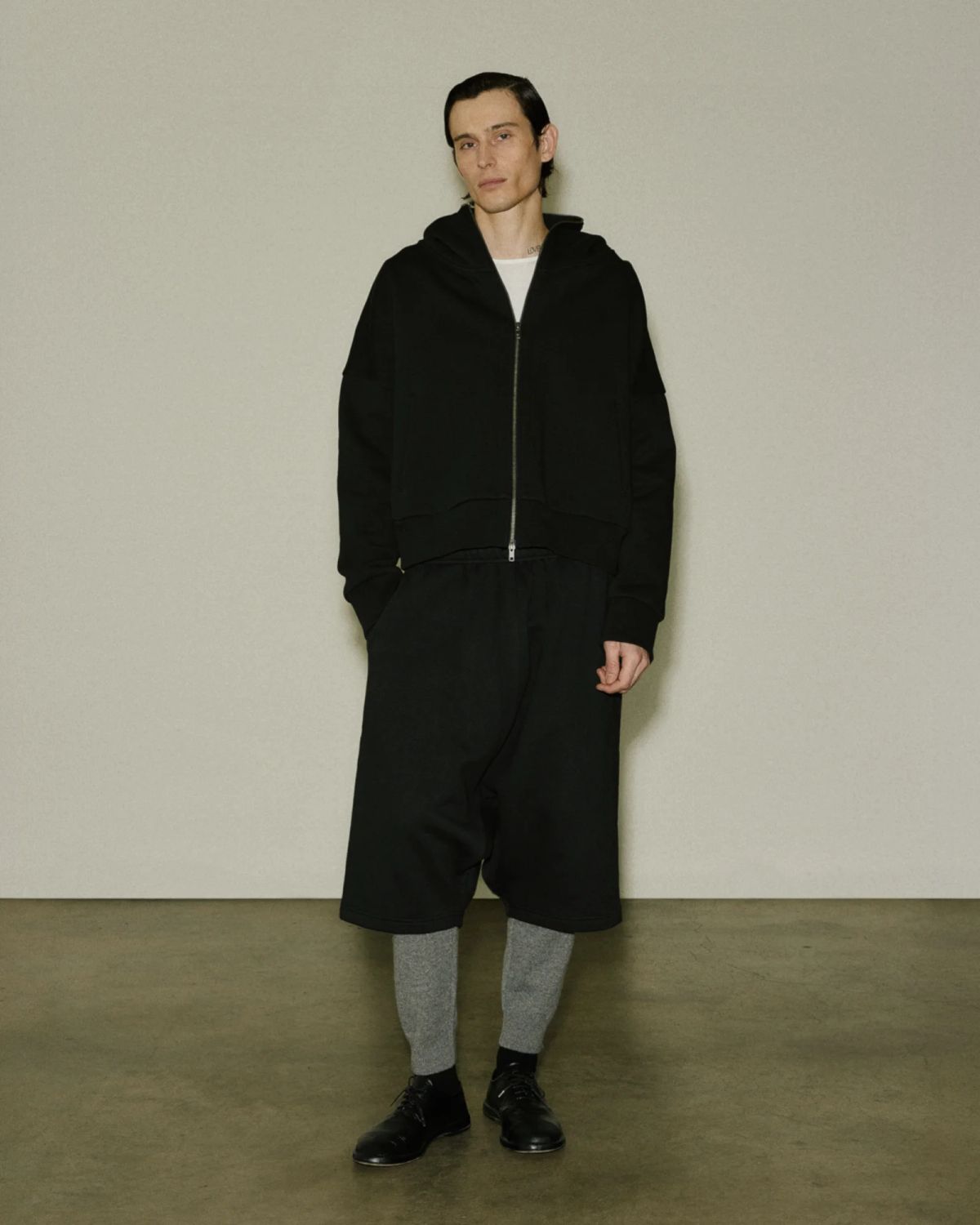 drop short black - entire studios