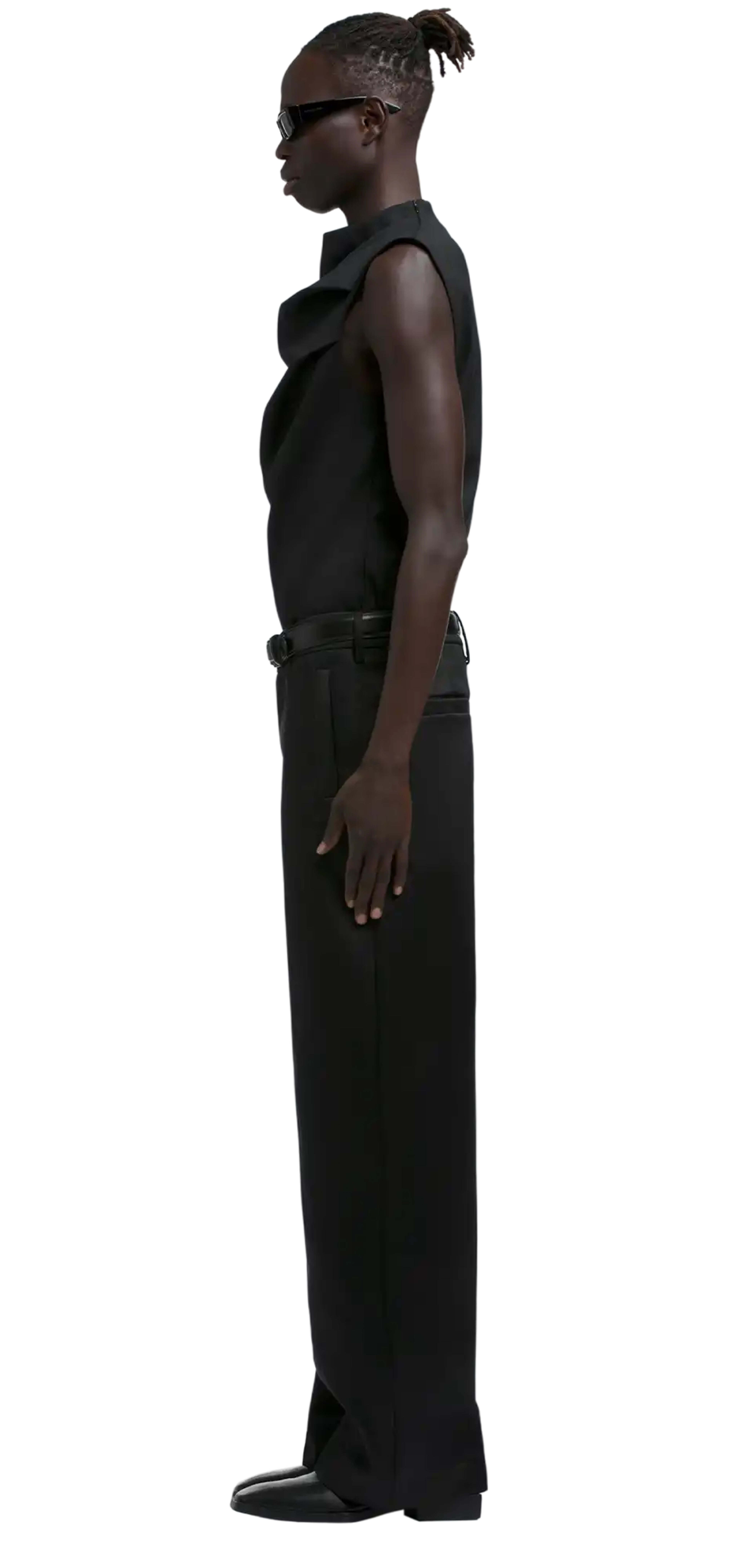 droop-tank-black character left view