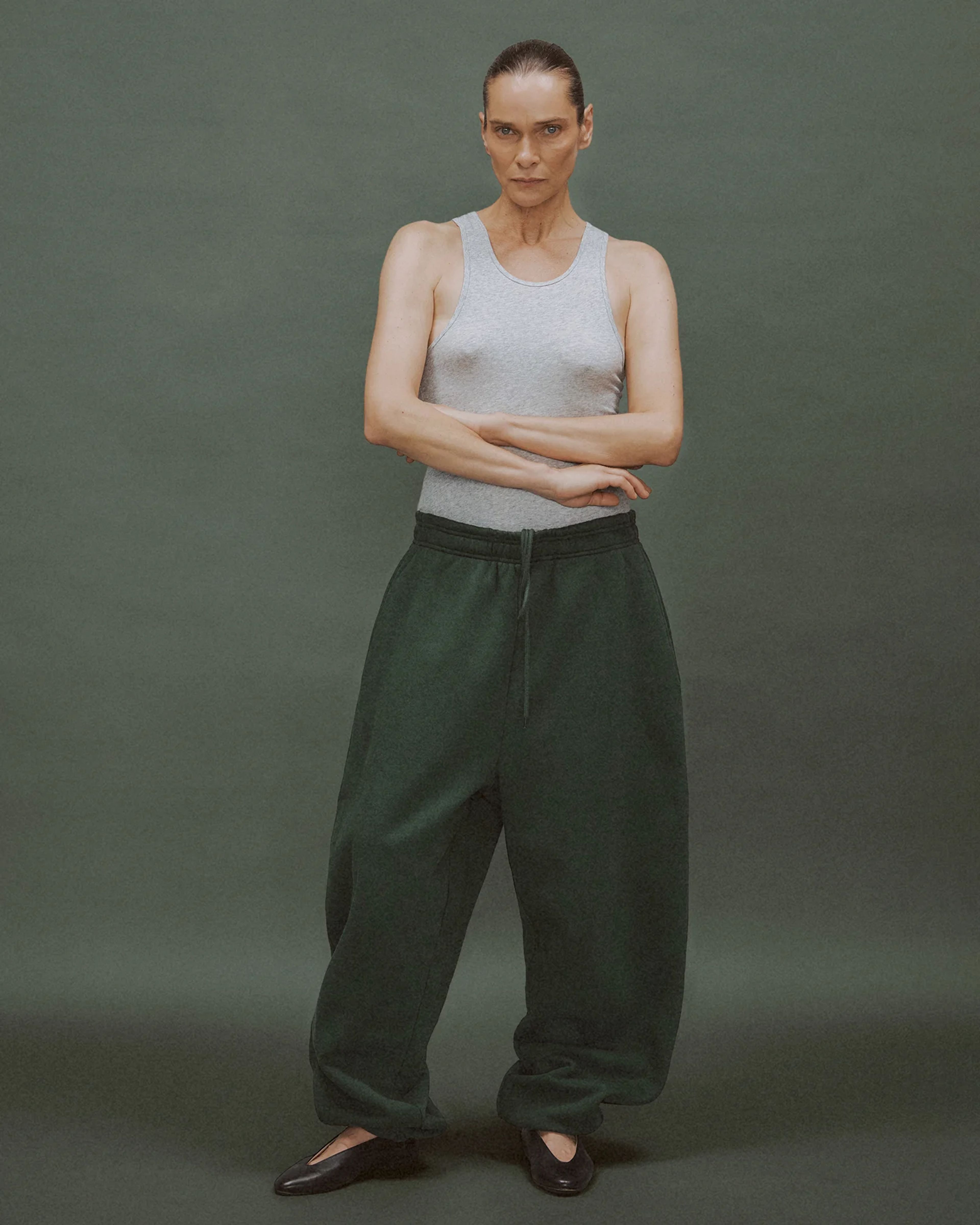 standard-sweat-college-green photo model