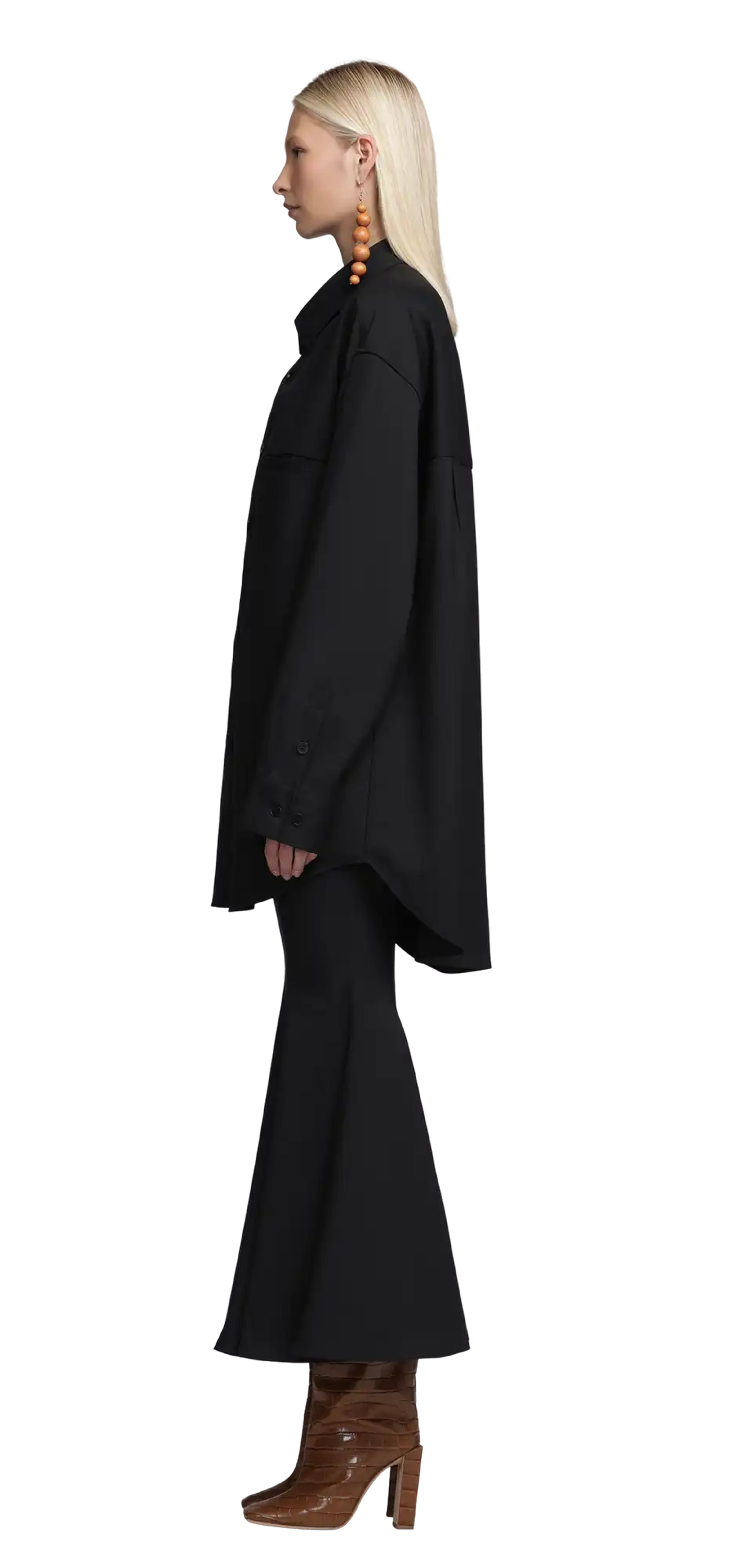 giant-wool-shirt-black character left view