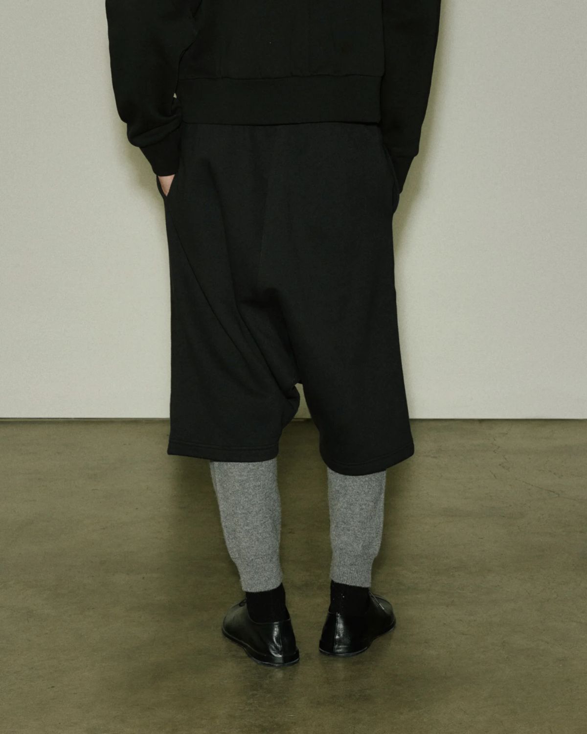 drop short black - entire studios