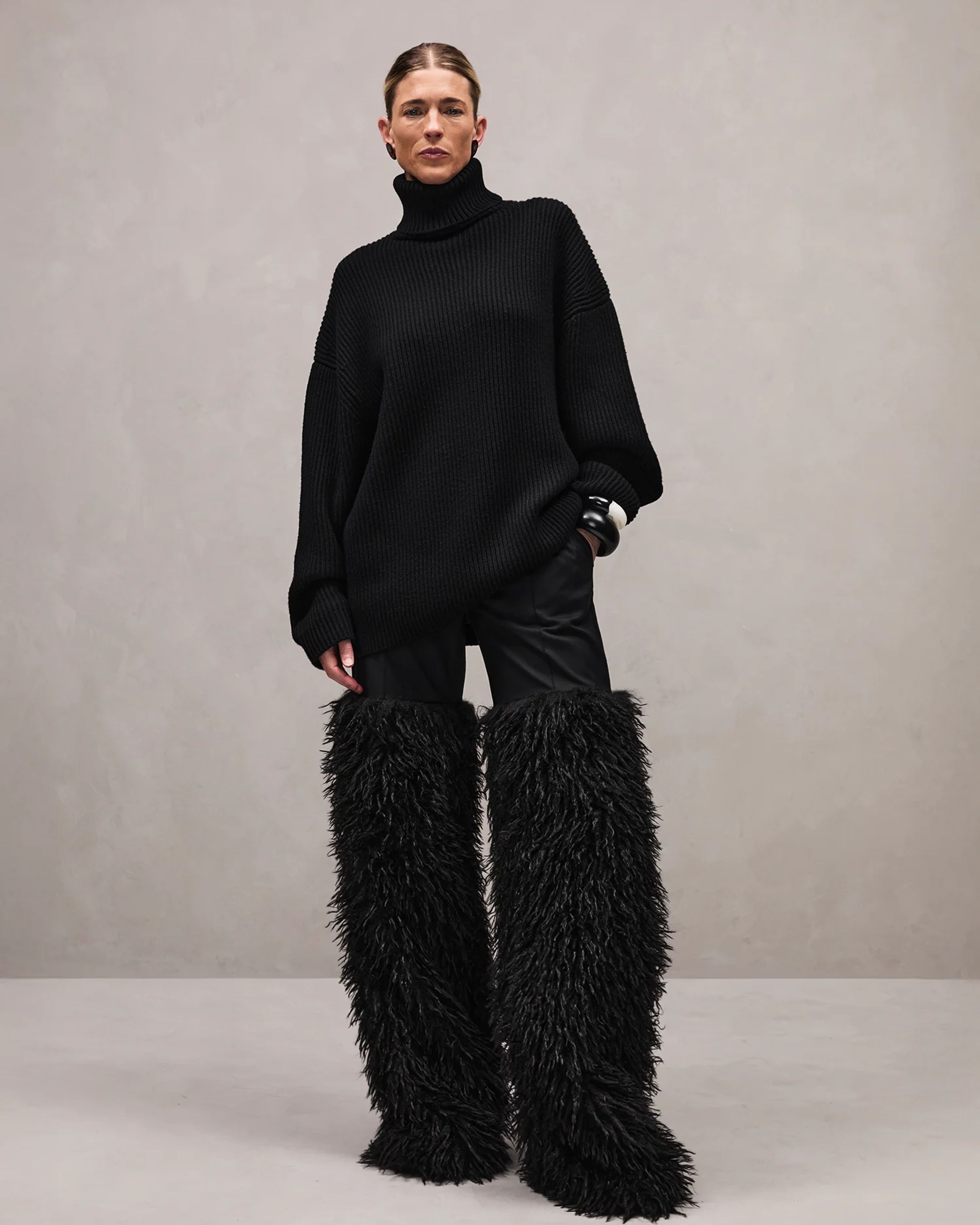 chunky-turtleneck-black photo model