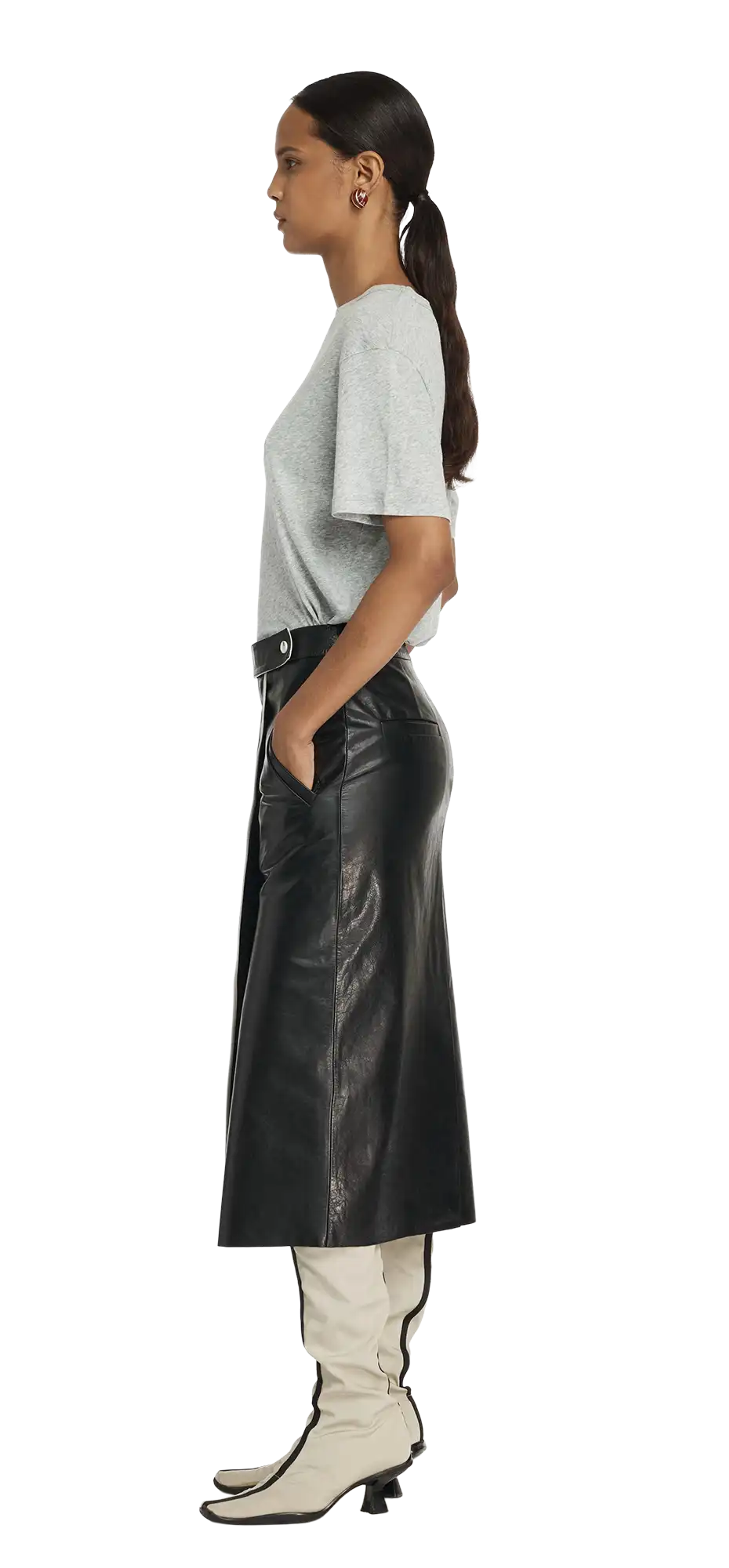 parafold-leather-skirt-black-leather character left view
