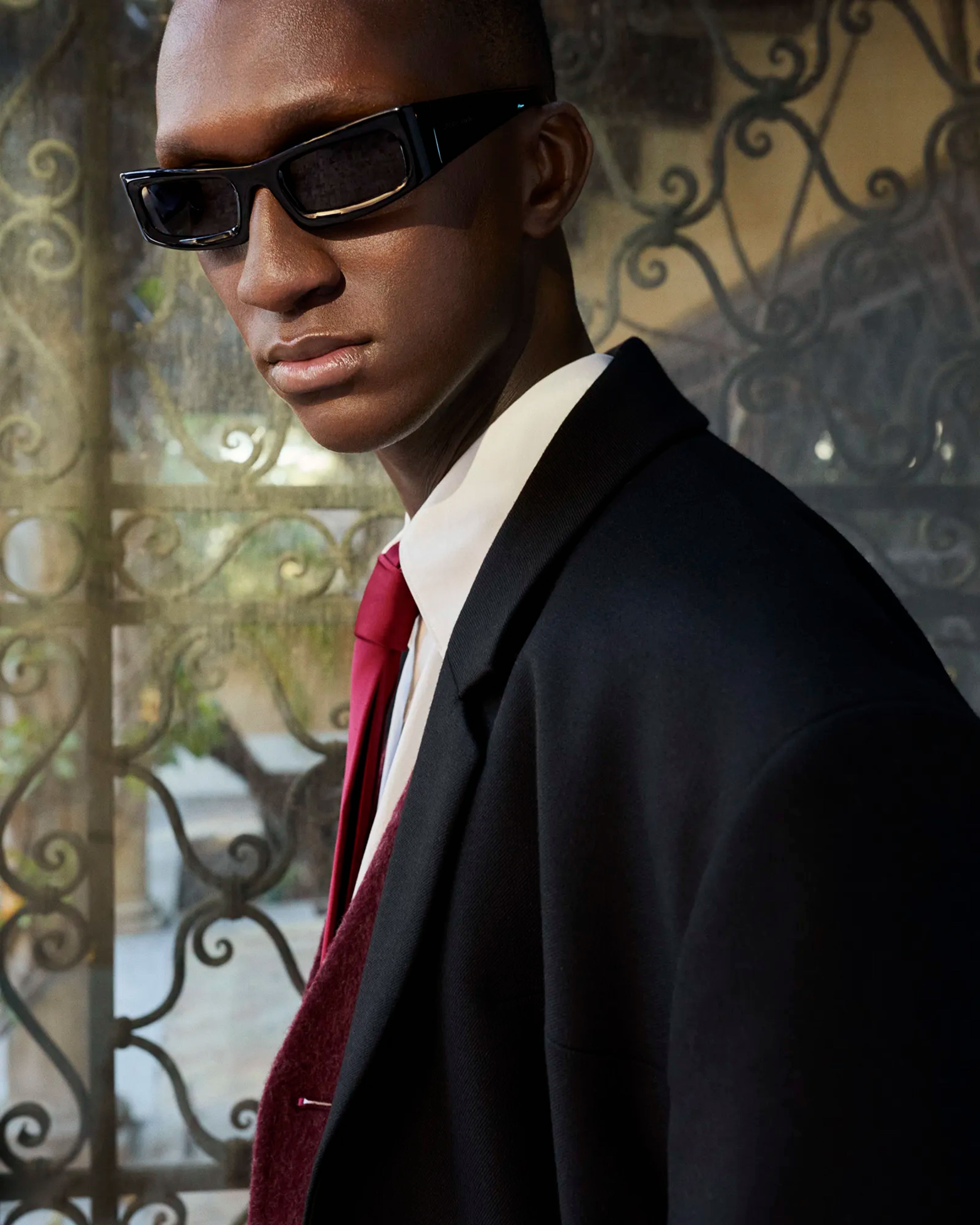 atheric-frame-black photo model