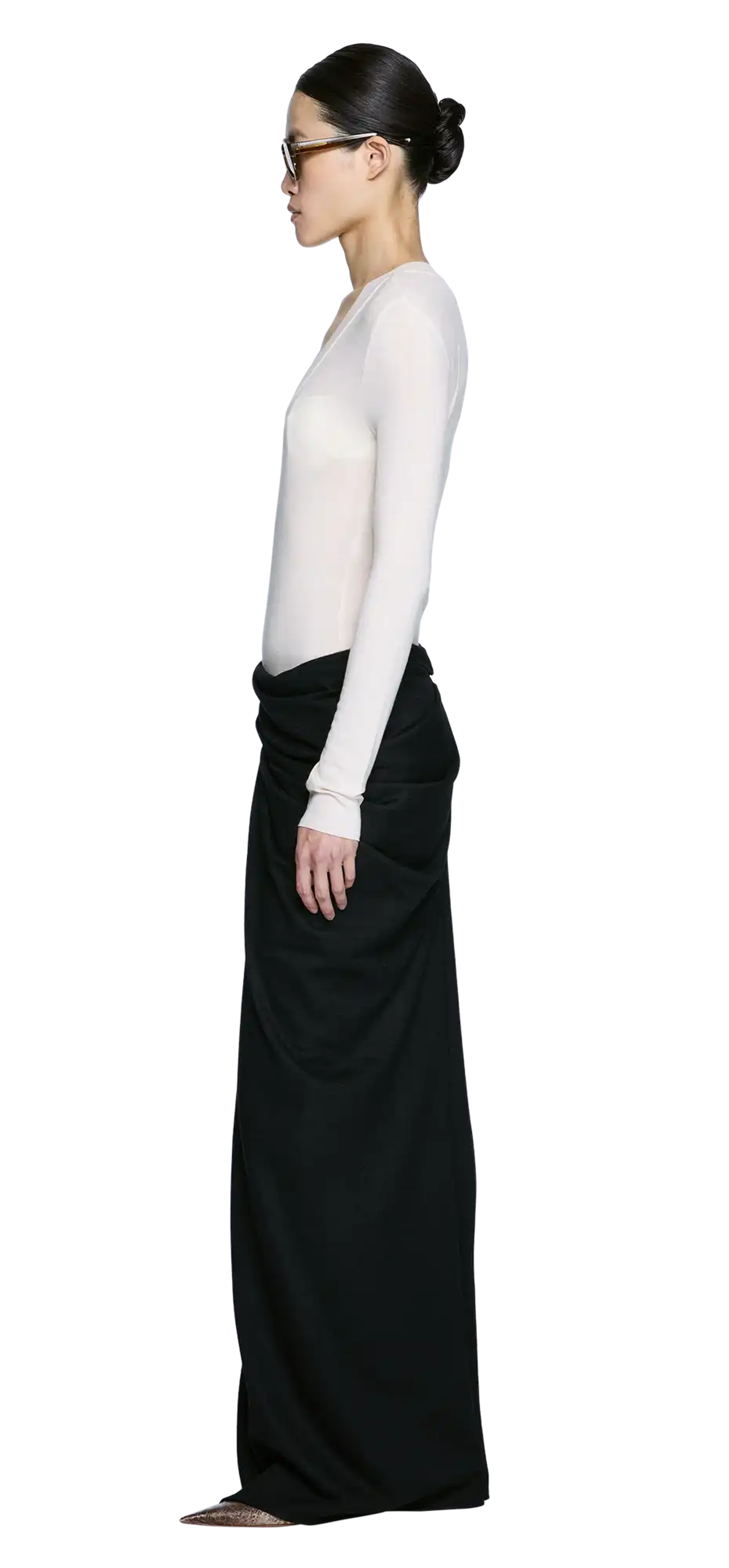 interlock-skirt-black-wool character left view