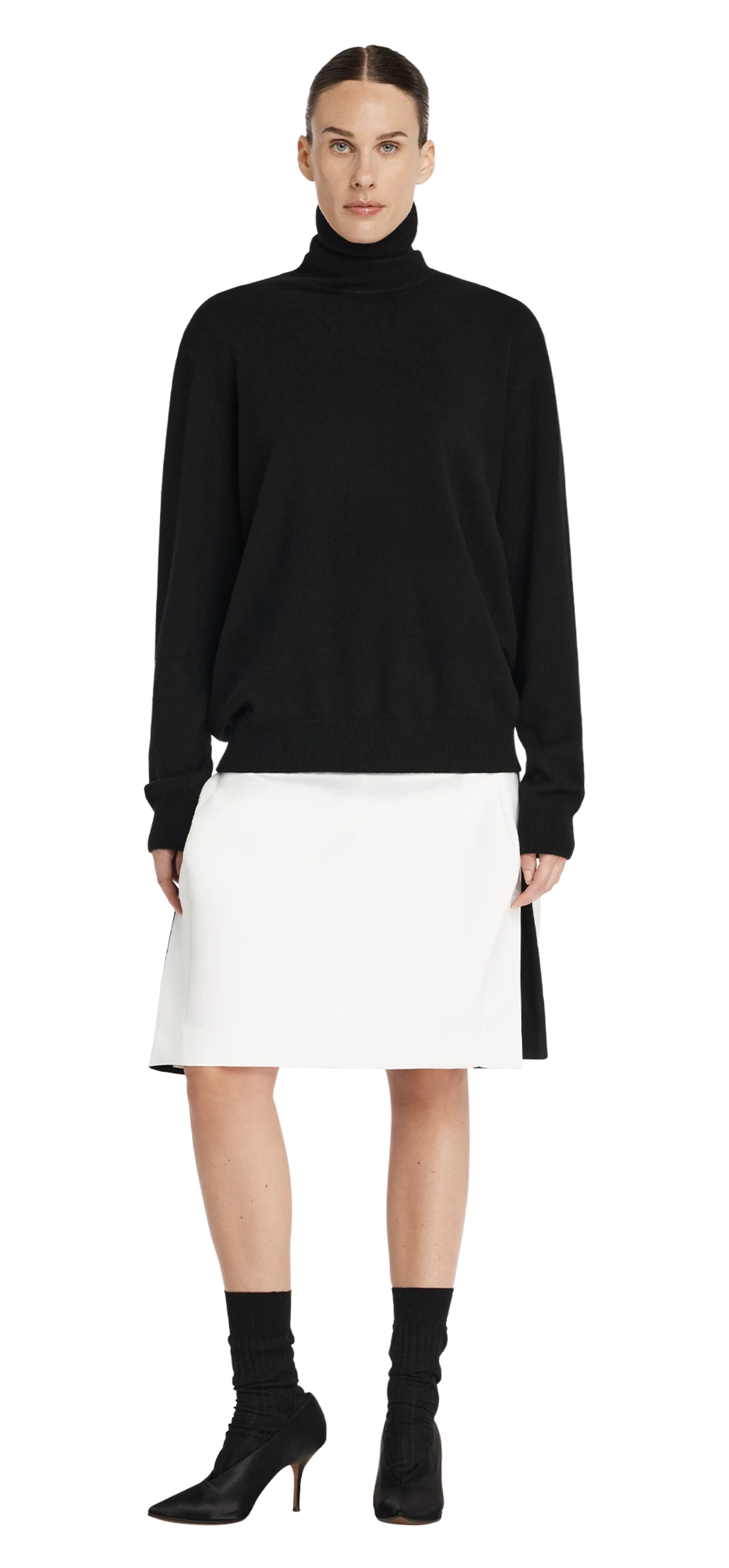 moulded-skirt-off-white character front view