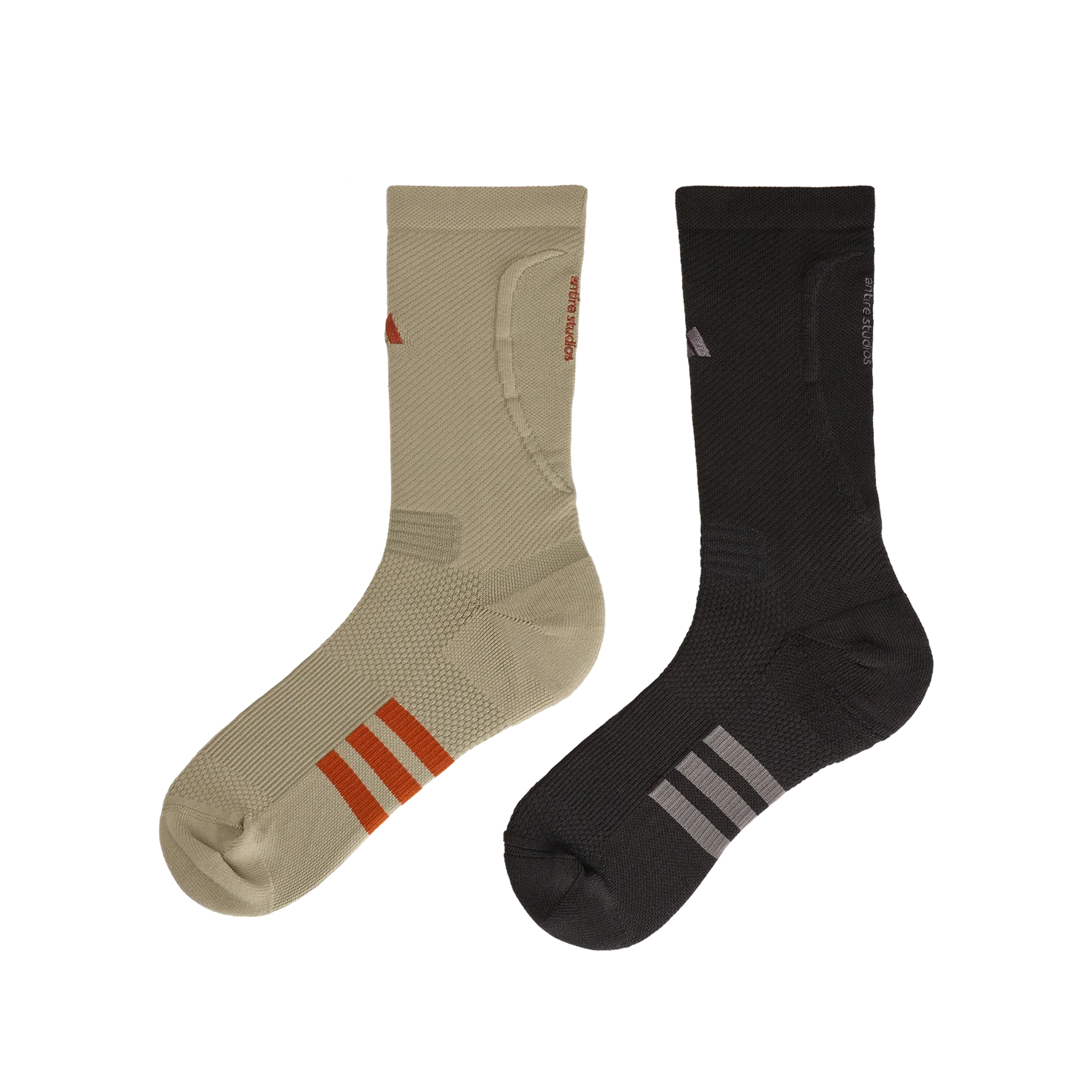 regular-socks-2-pair-socks-black-feather-grey garment view