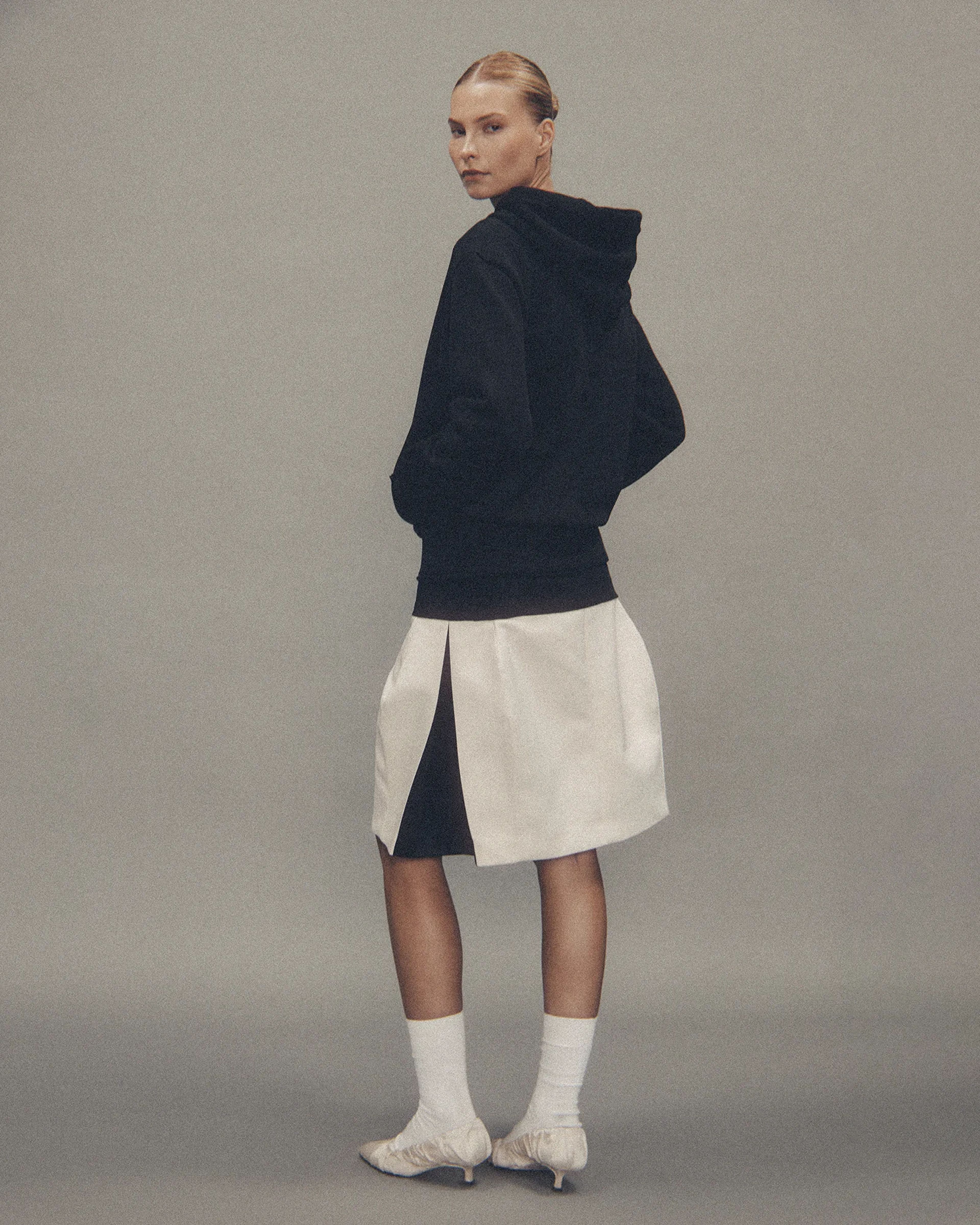 Slim Zip Up Black - Image 3