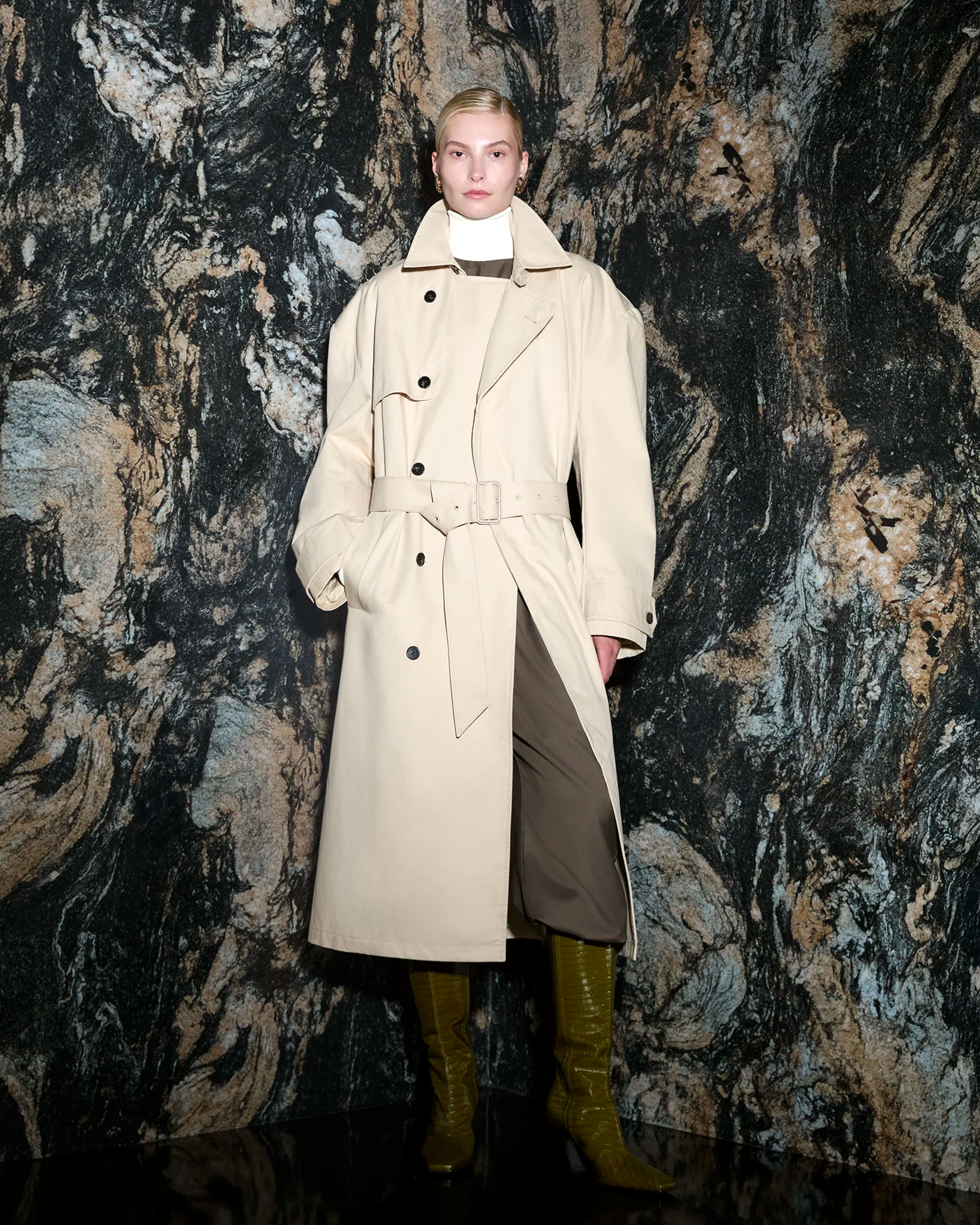 Classic Trench Light Sand - Image 1