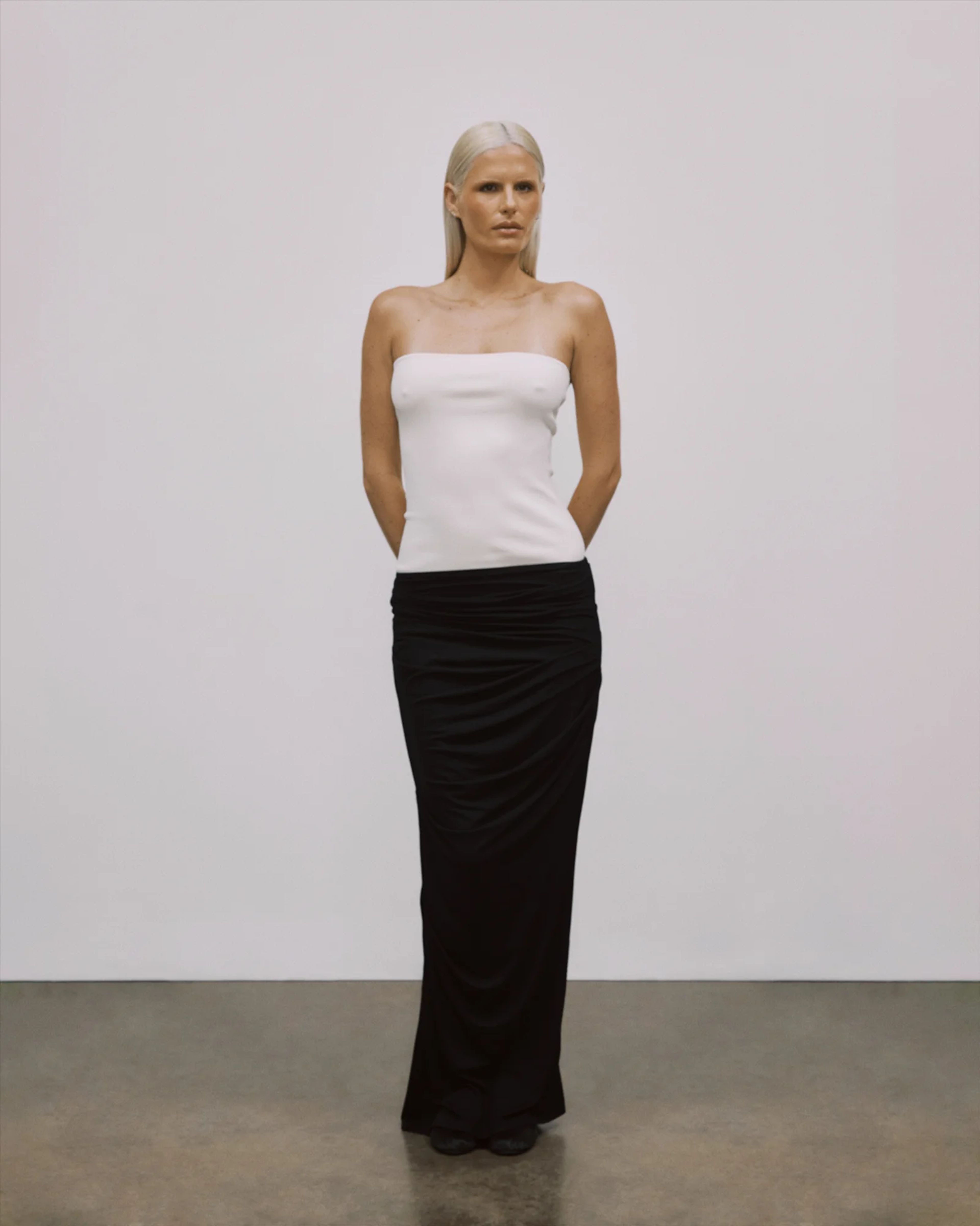 drape-skirt-black photo model