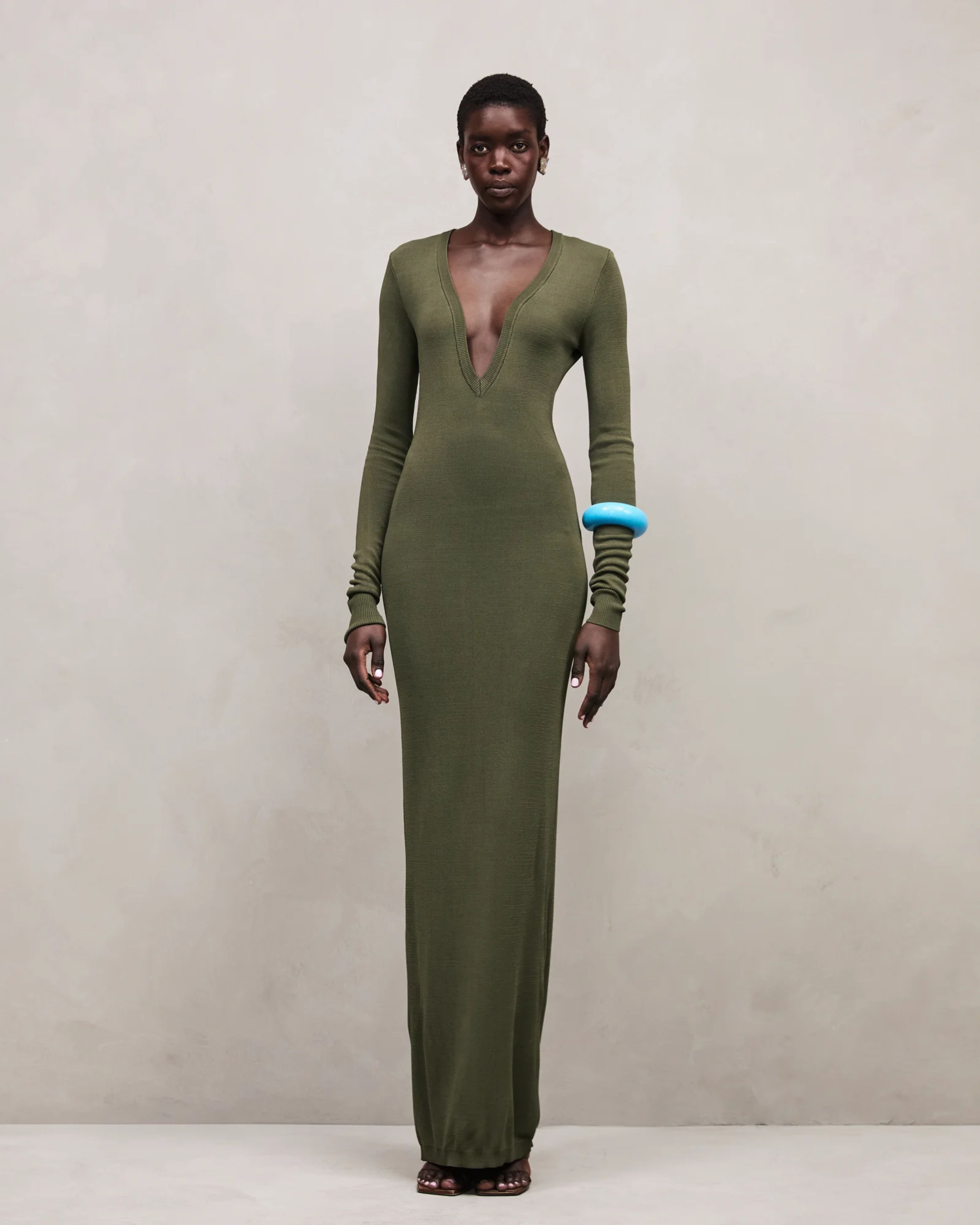 long-sleeve-v-neck-midi-moss photo model