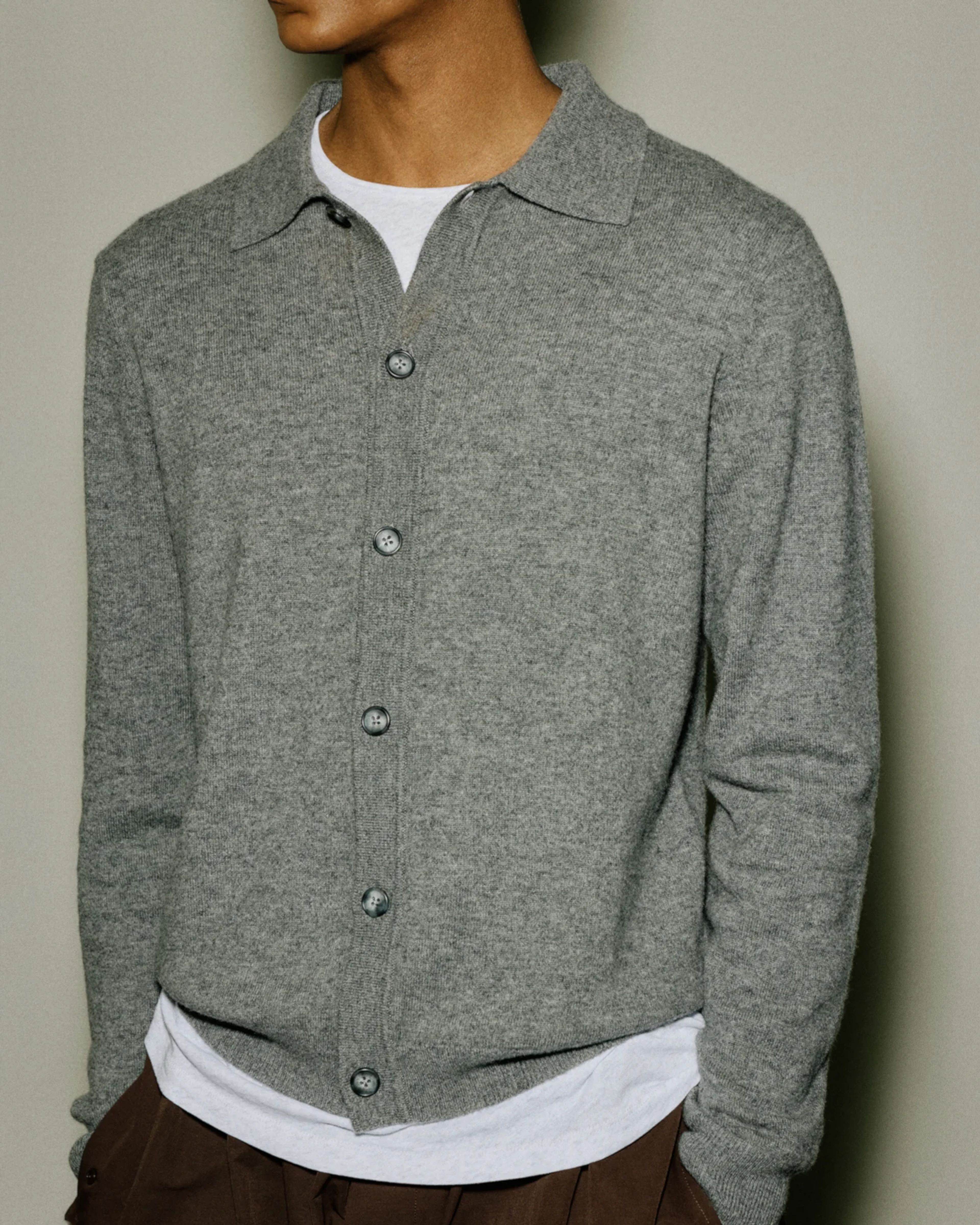 Ledge Cashmere Sweater Concrete - Image 4