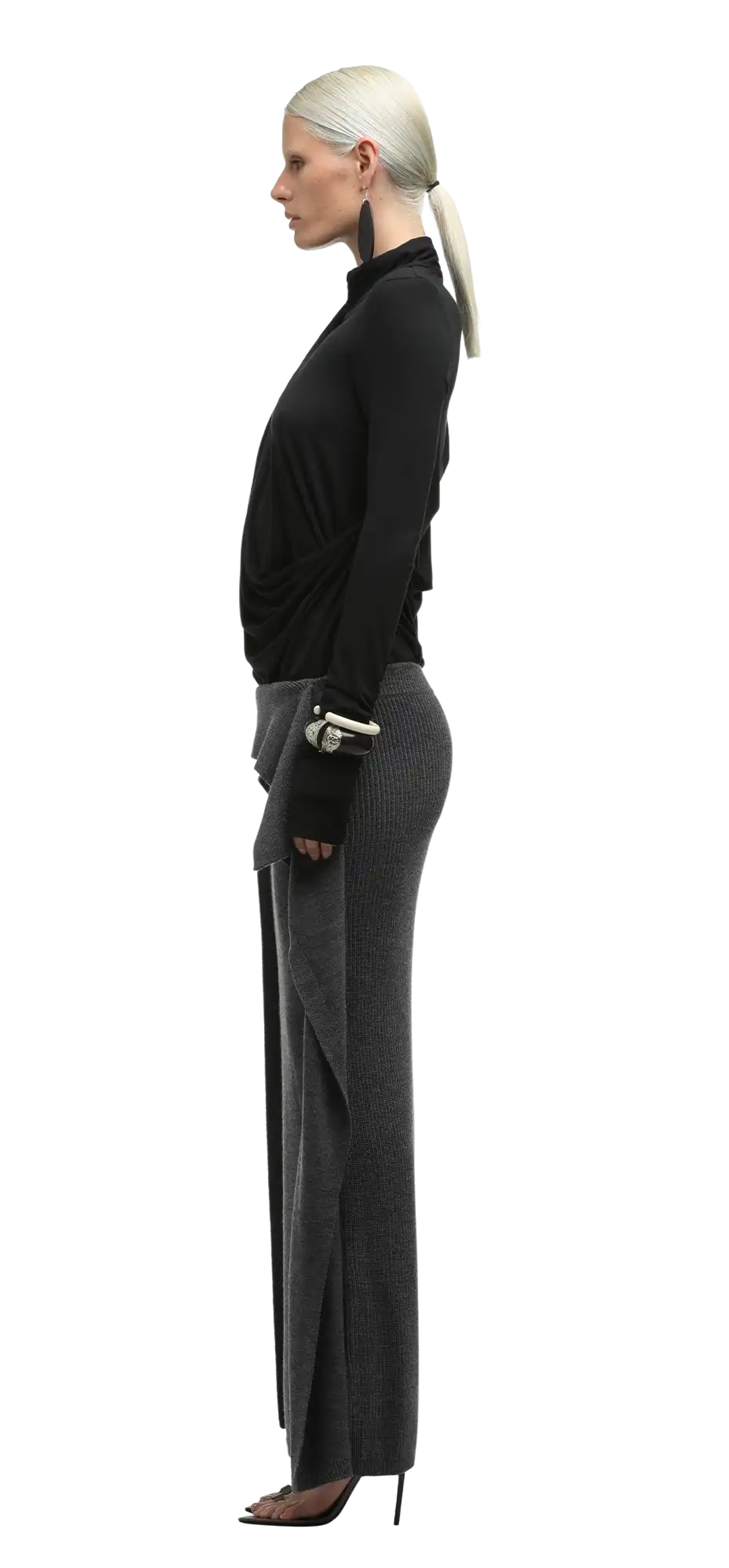 dalters-top-soot character left view