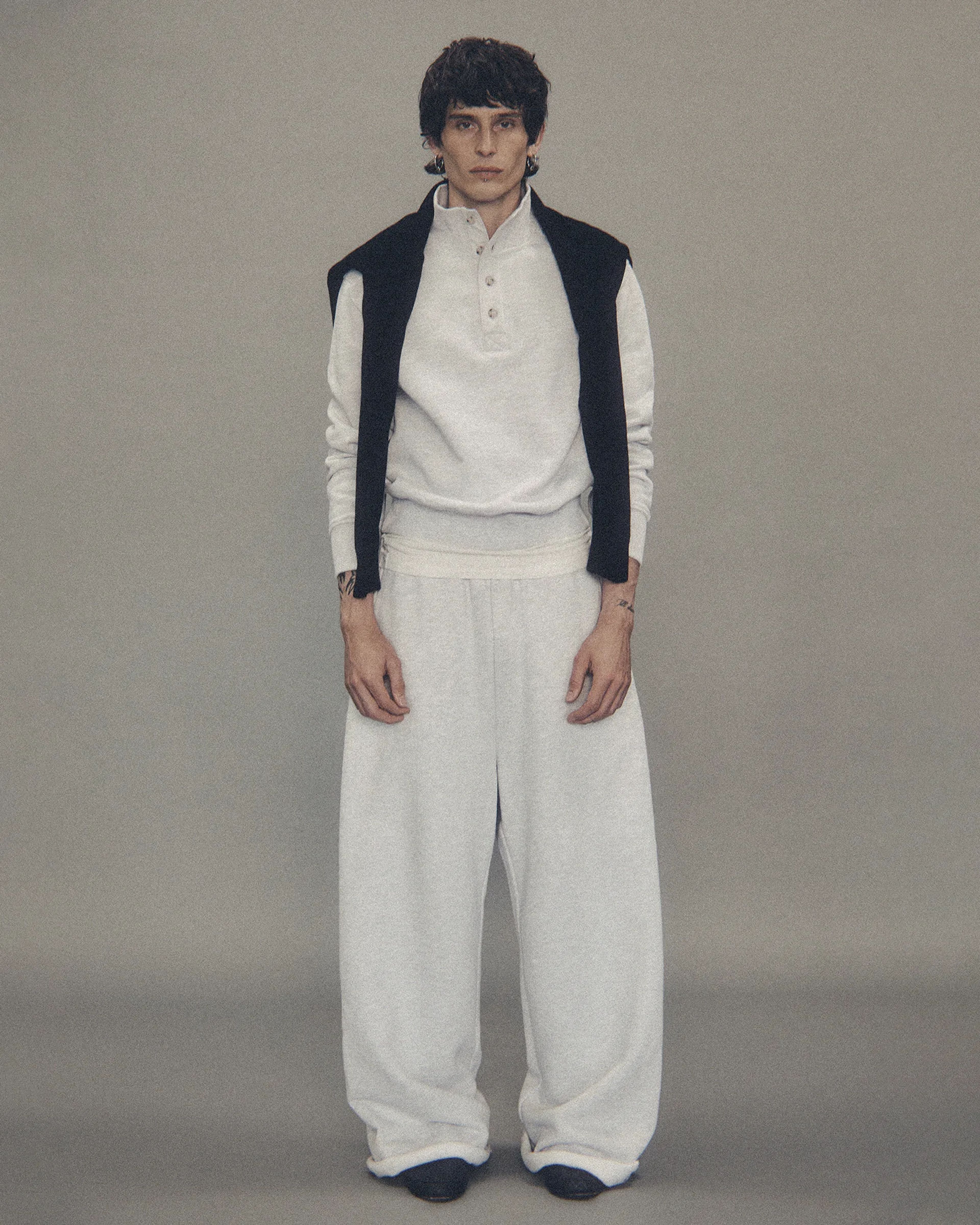 port-pullover-heather-grey photo model