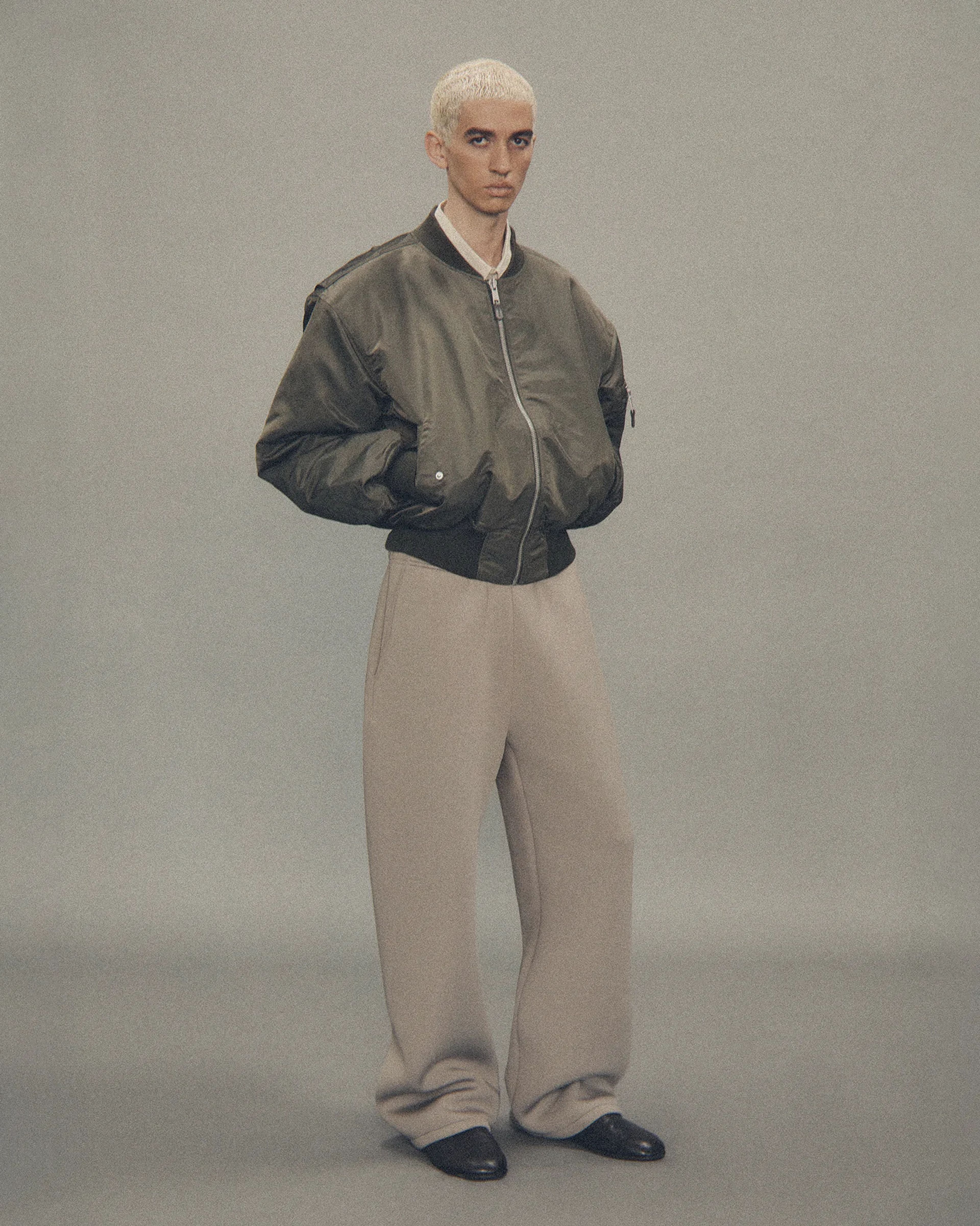 Cropped Broad Bomber Khaki - Image 8