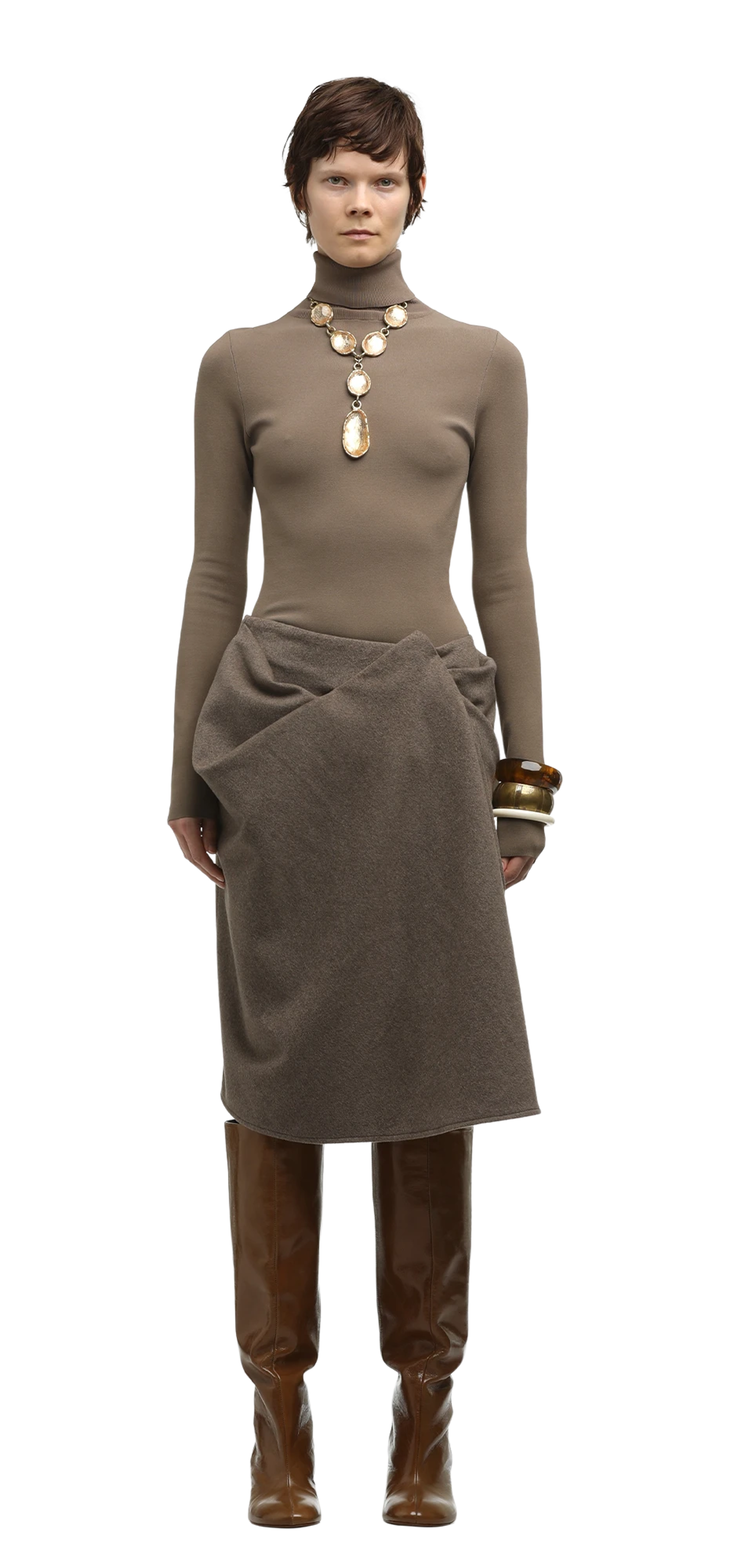 crease-skirt-ochre character front view