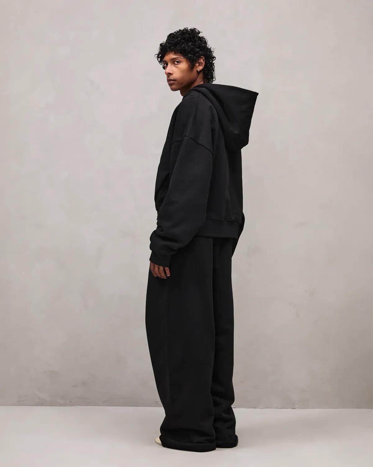 thermal hood black - entire studios