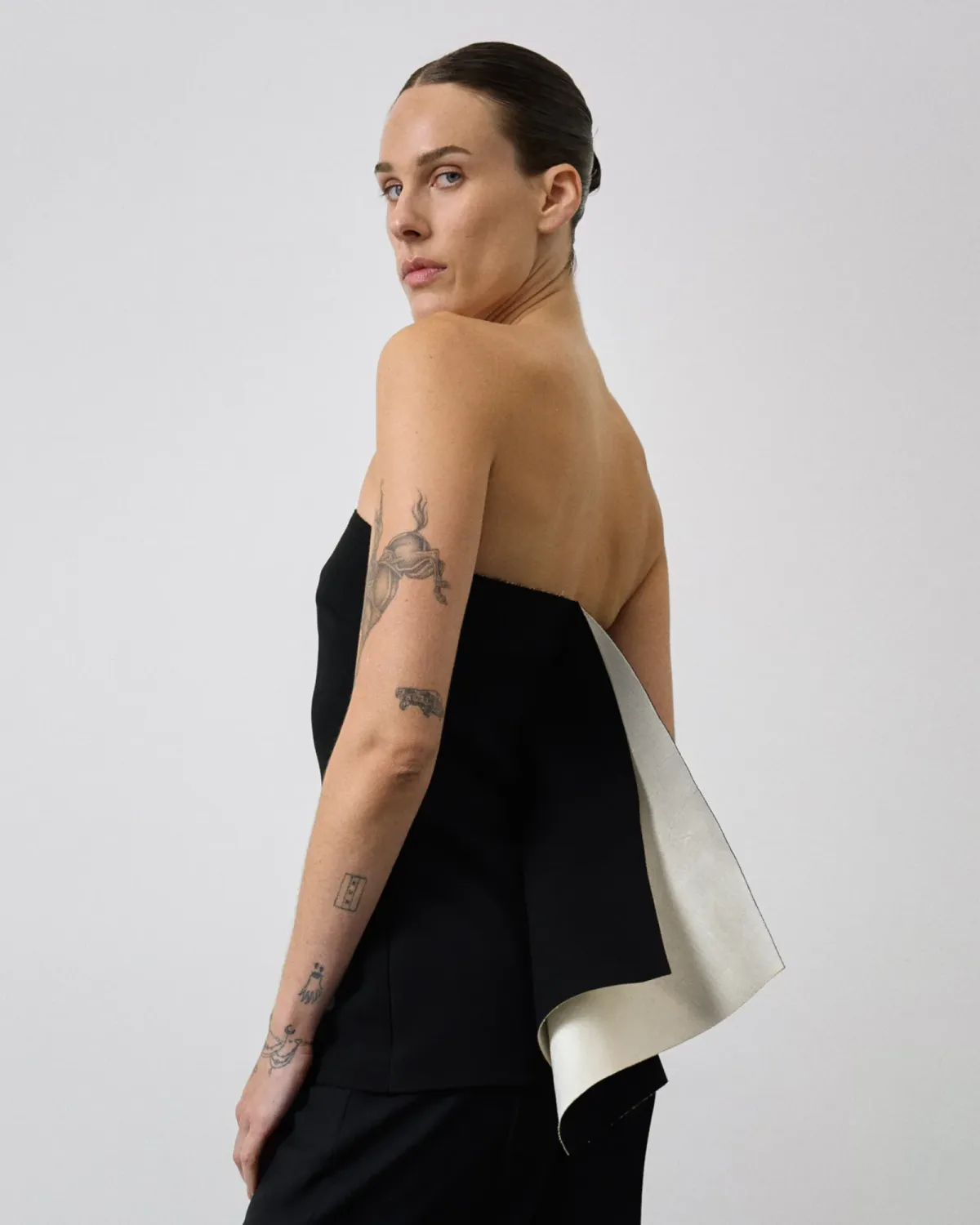 Fin Tube Black - Image 4