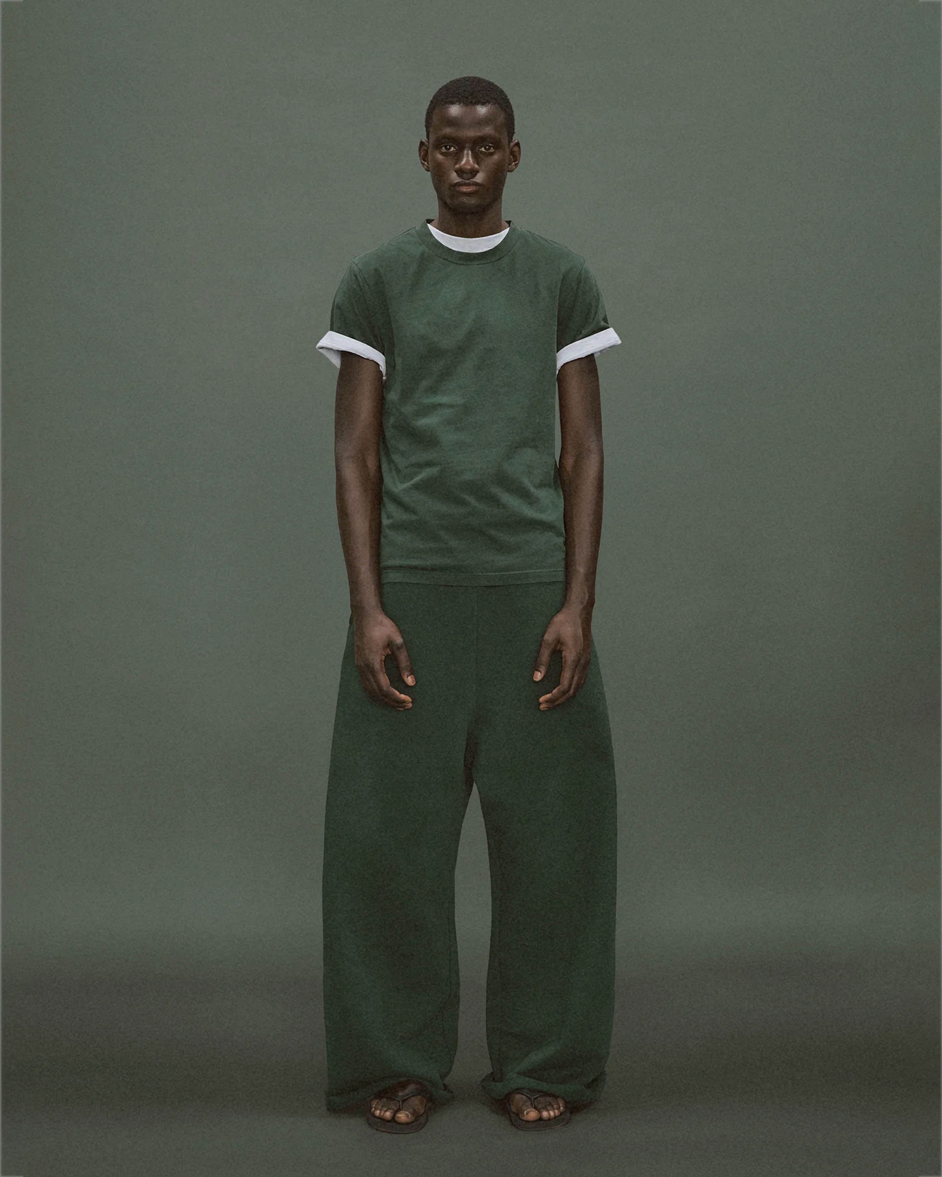 standard-tee-college-green photo model