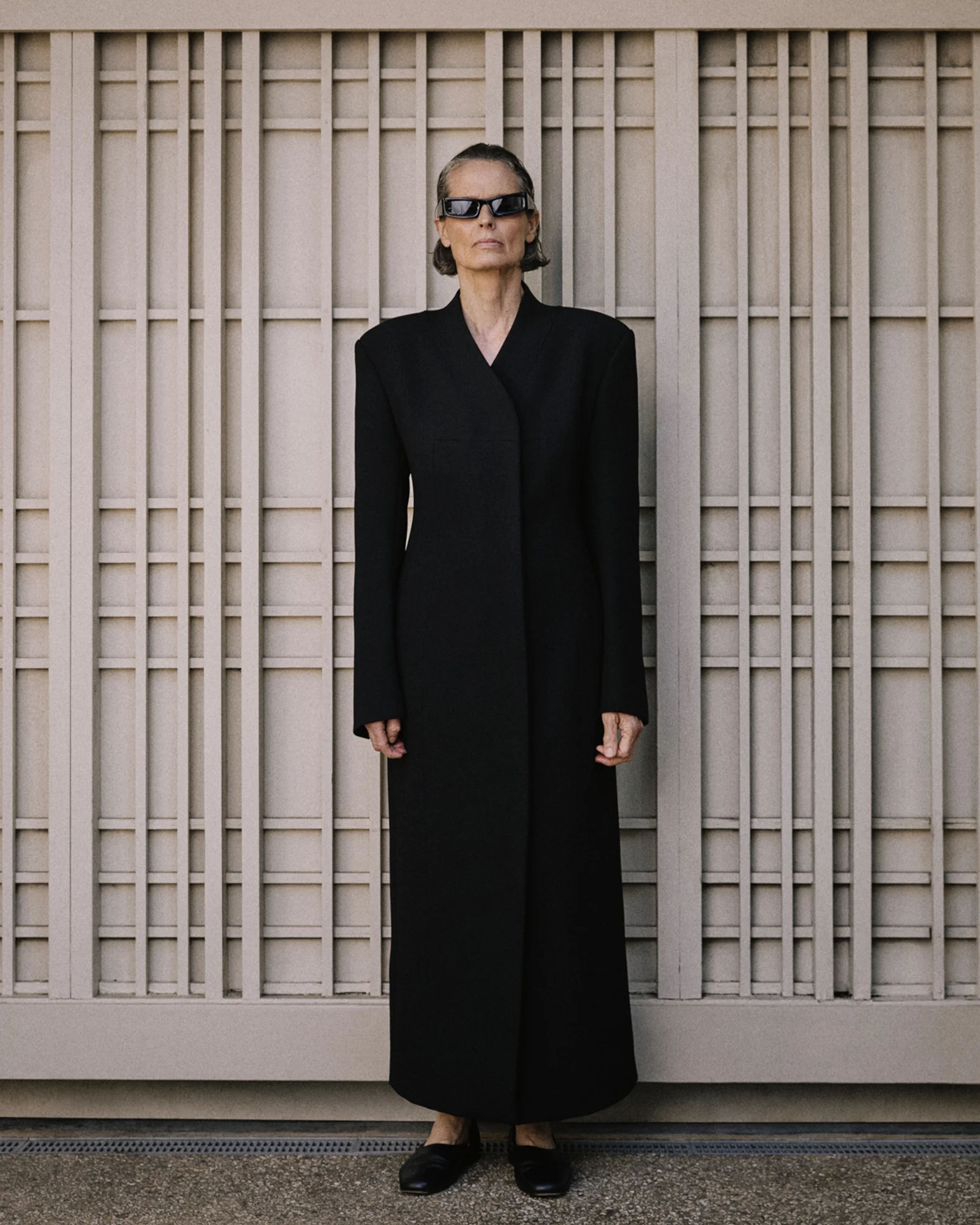 Hourglass Coat Black - Image 3