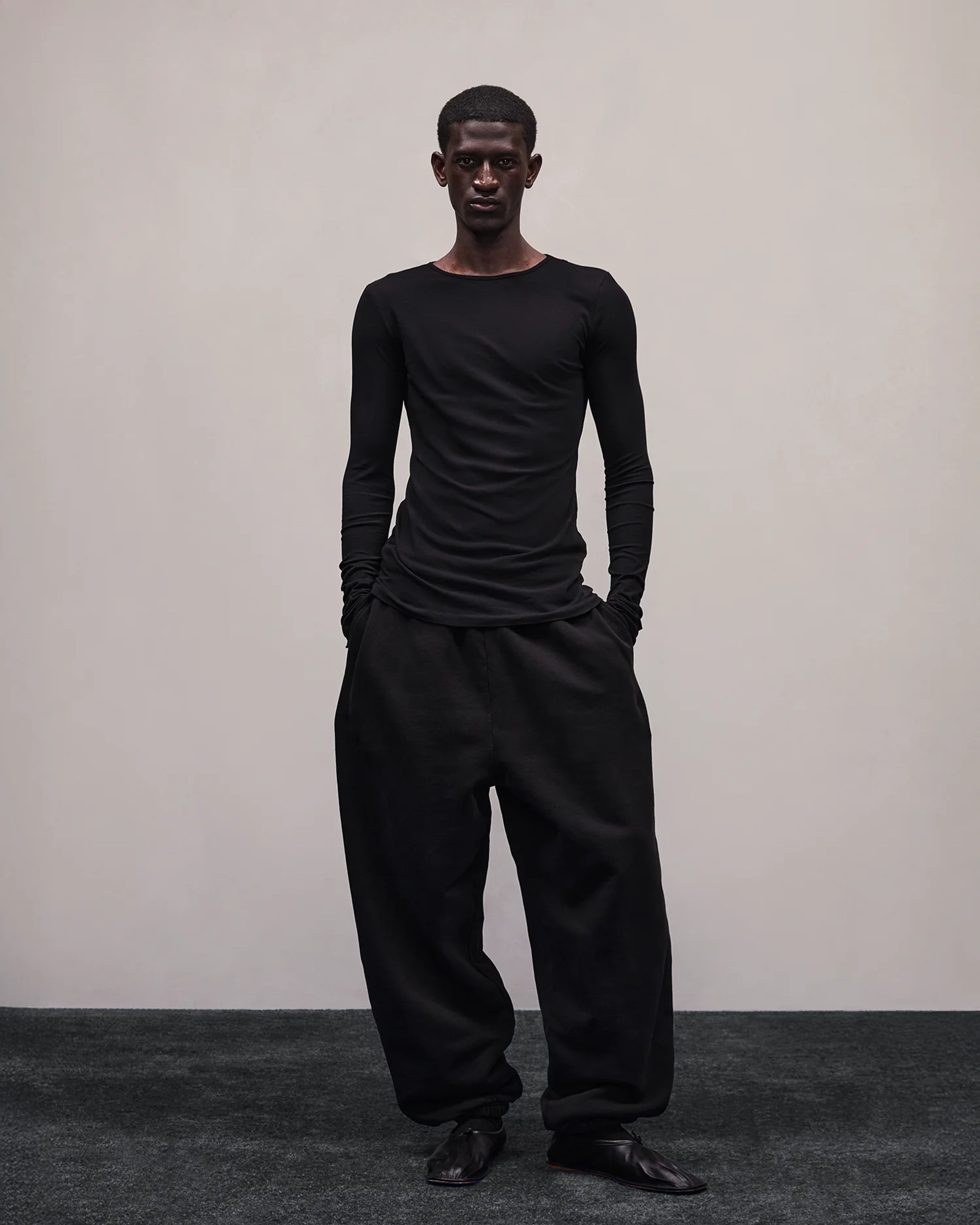 standard-sweat-black photo model