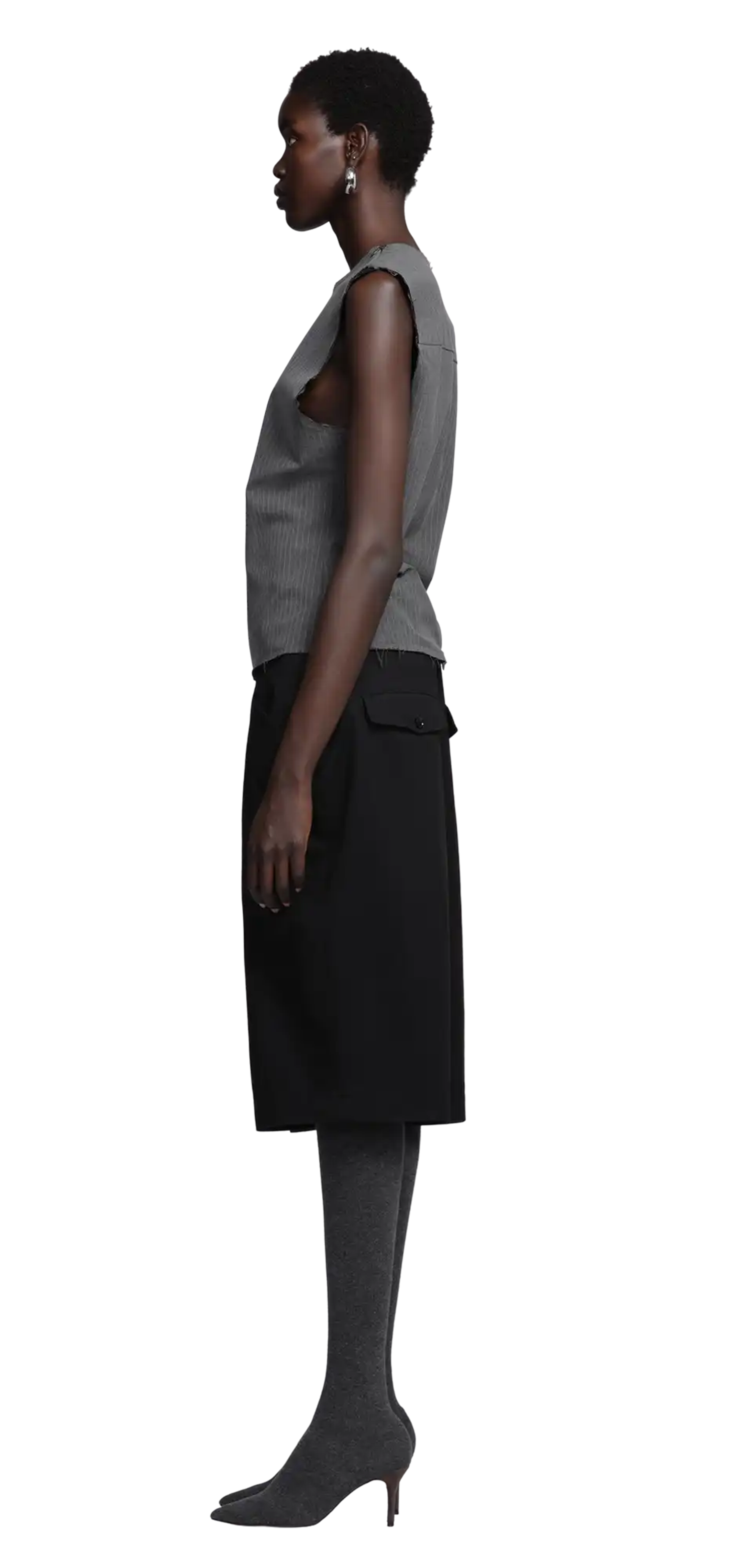 rumy-short-carbon-black character left view