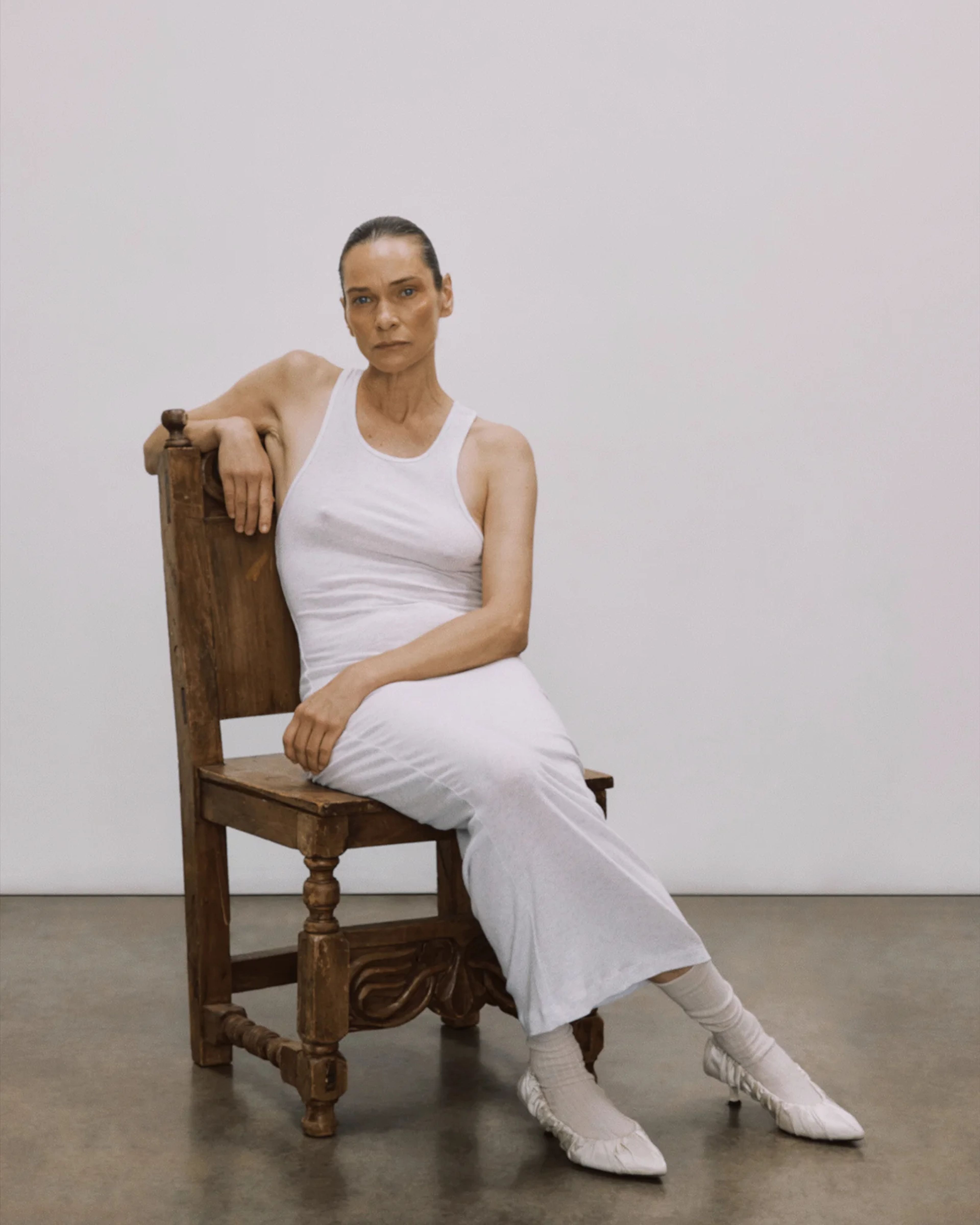 midi-muscle-tank-heather-grey photo model