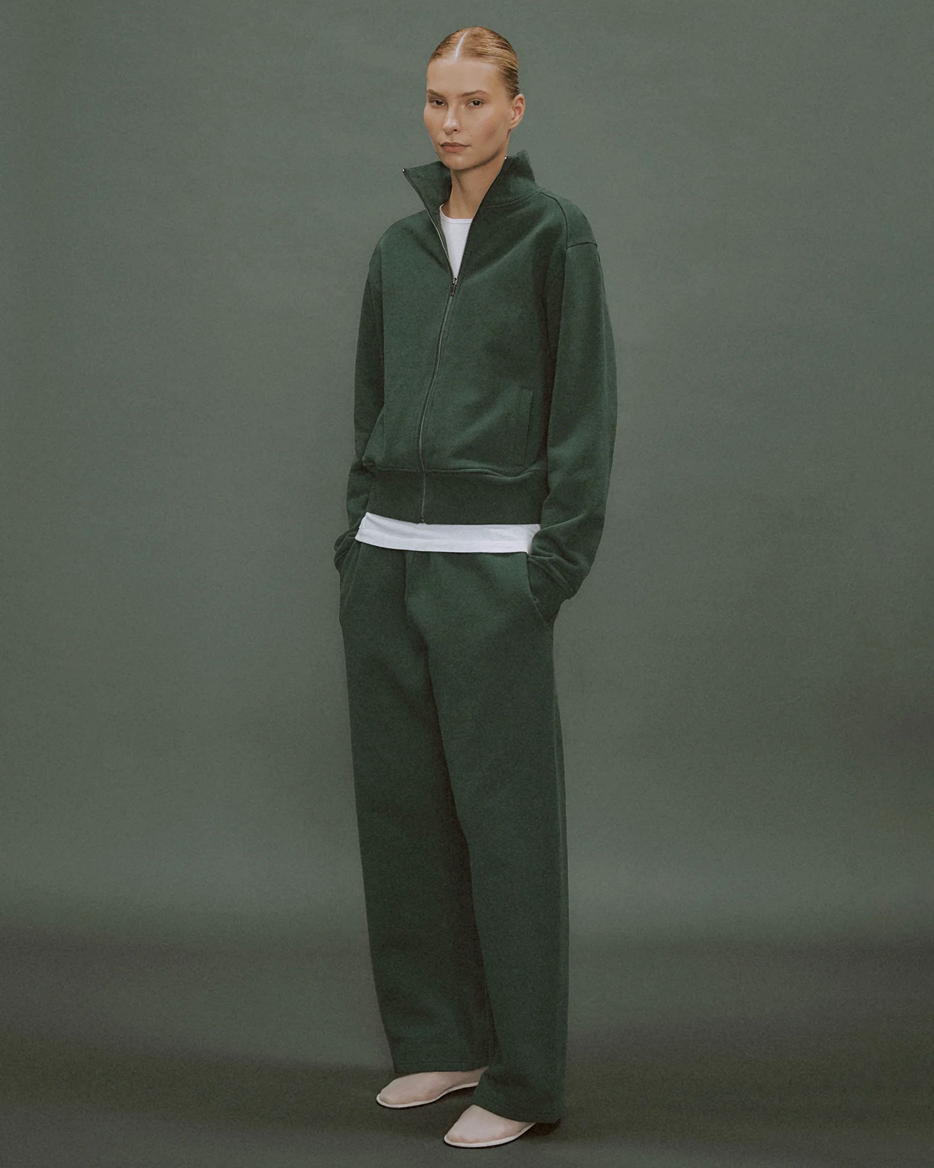 straight-leg-sweatpant-college-green photo model
