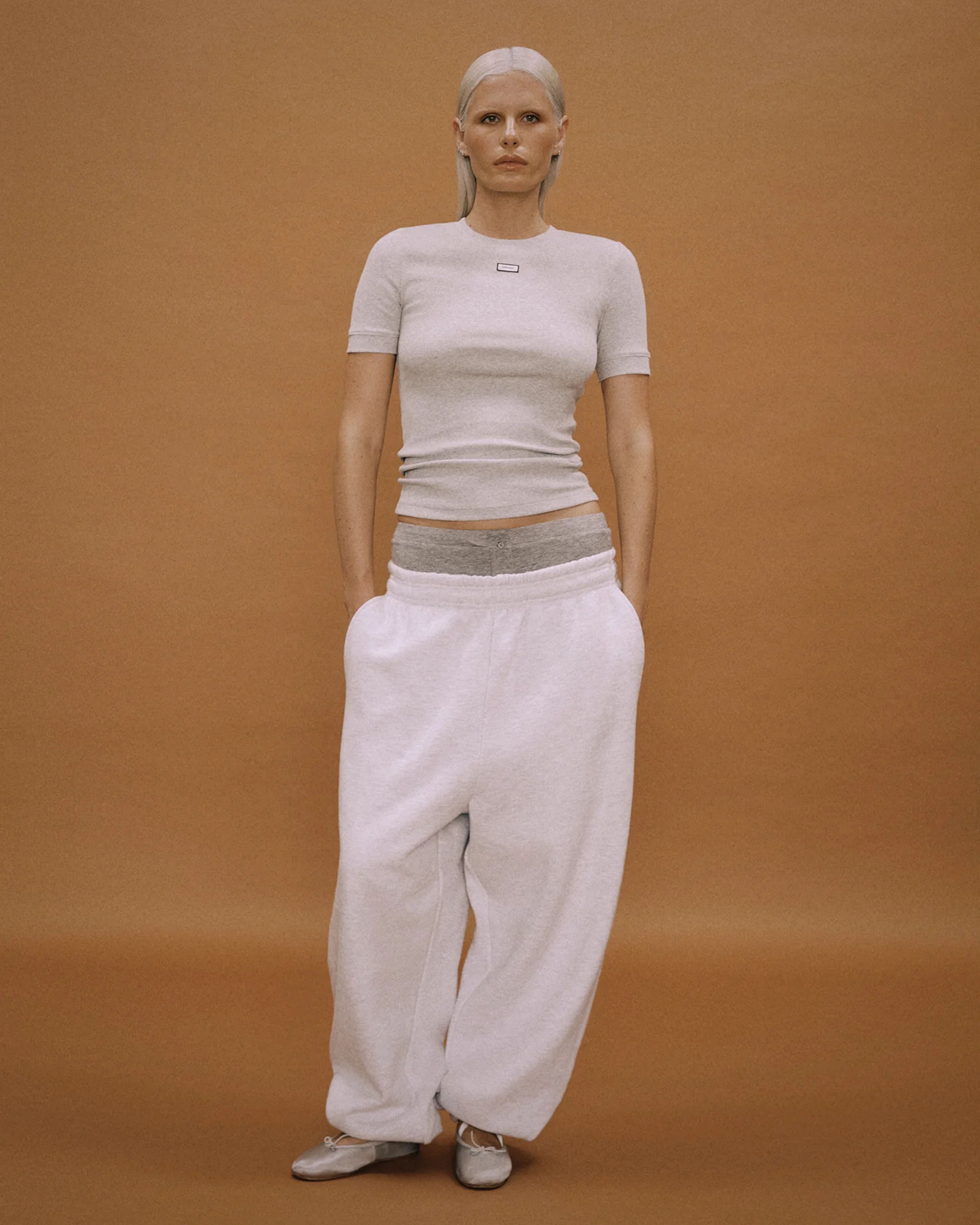 lounge-tee-pebble photo model