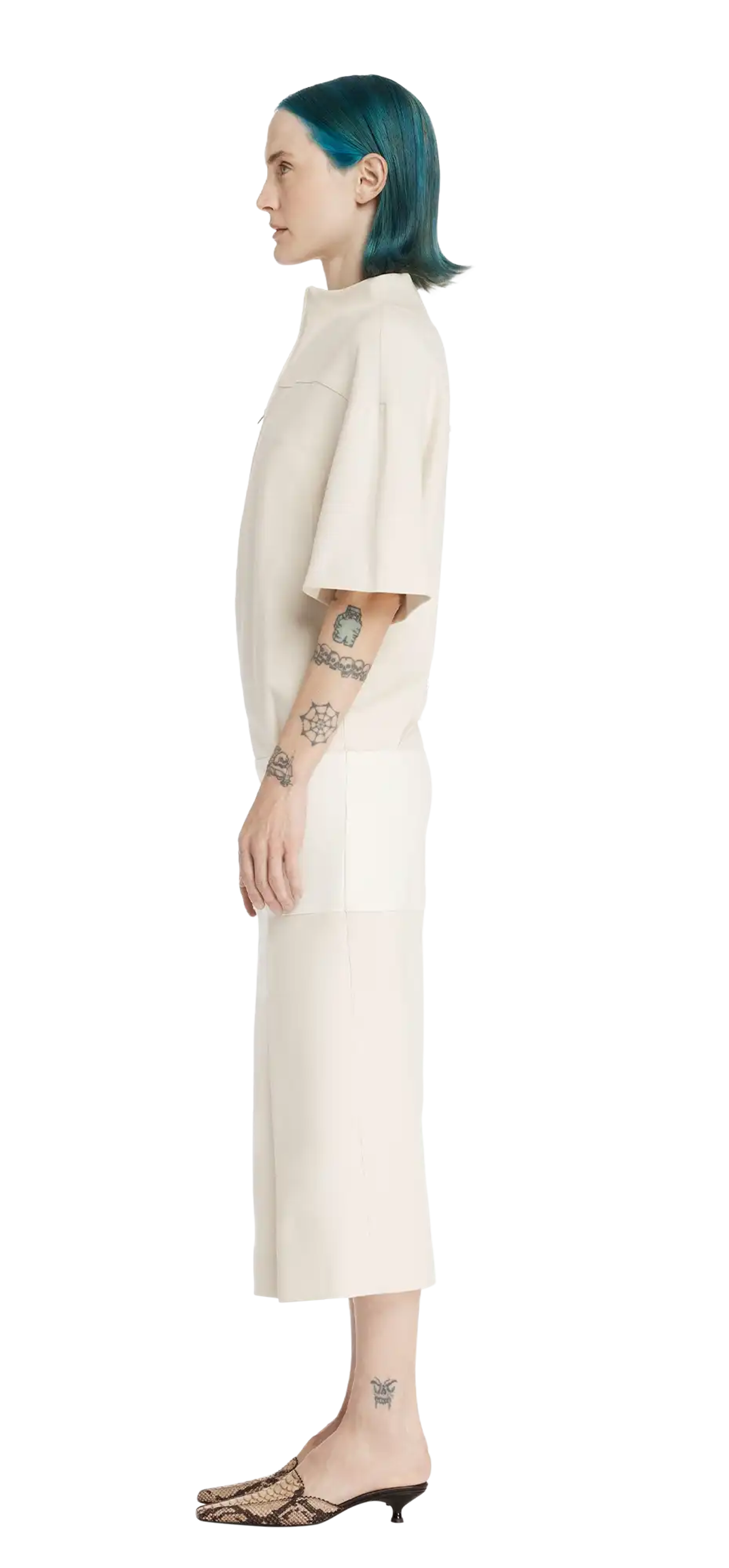 polo-dress-porcelain character left view