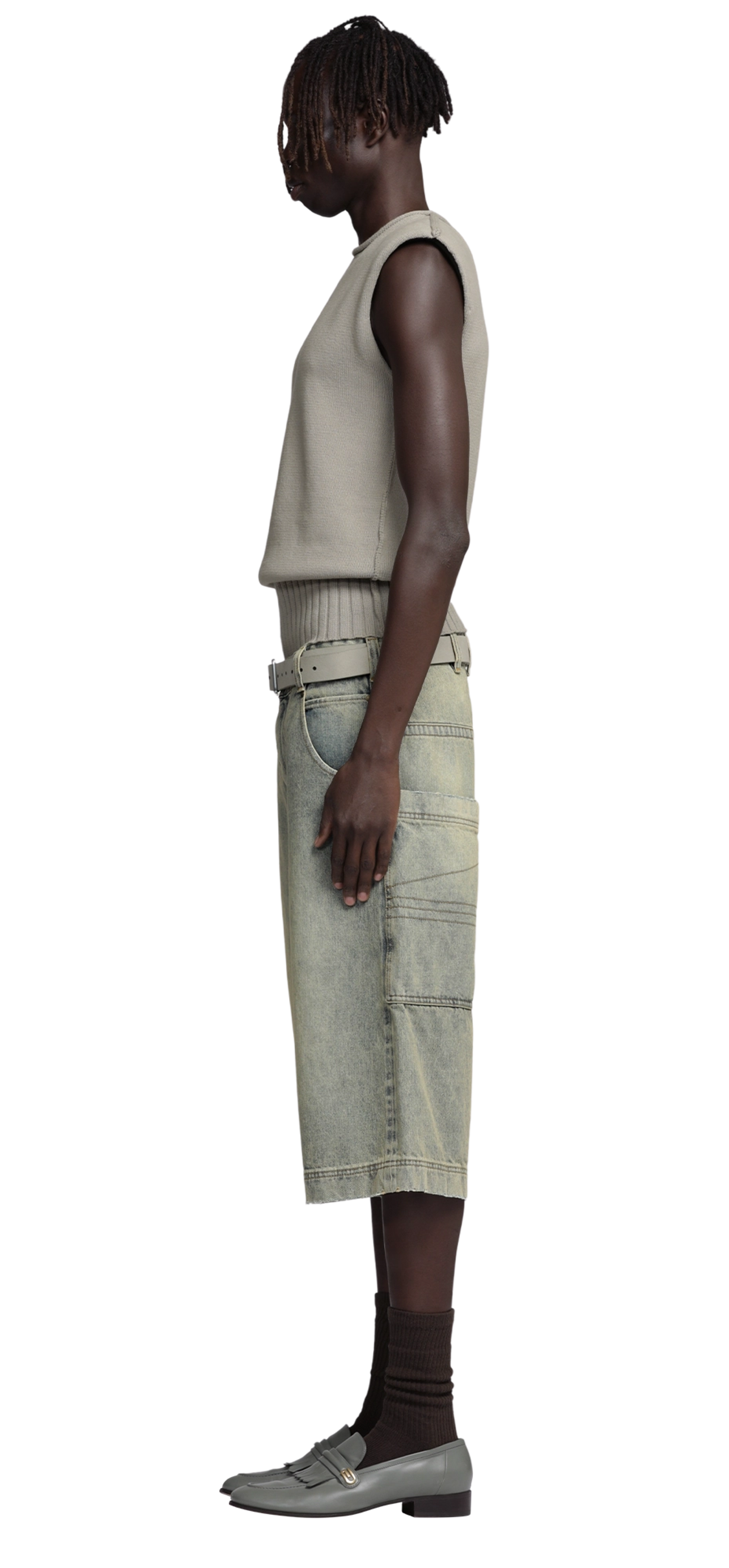 d-shorts-surface-wave character left view