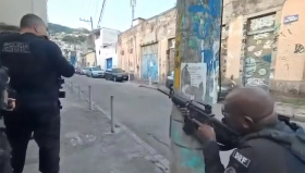 Polícia Civil deflagra operação contra rede do CV que usava ferros-velhos para financiar tráfico no Rio