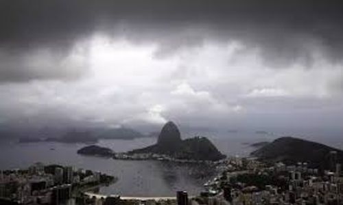 Frente fria mantém Rio sob chuva e vento nesta segunda; nova instabilidade chega na quinta