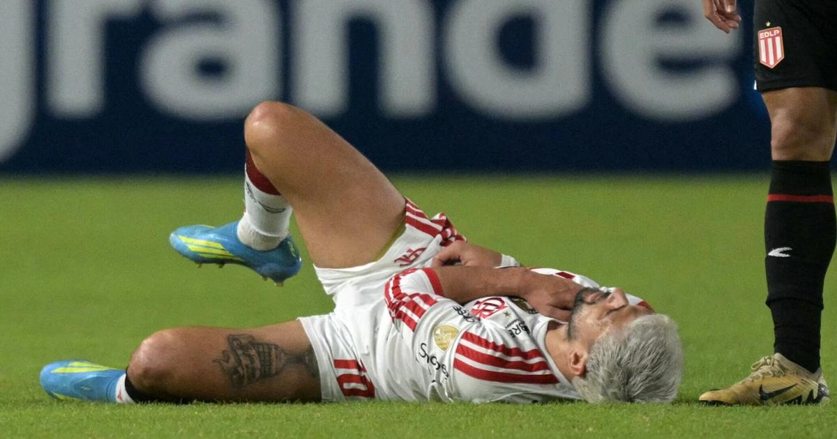 Arrascaeta fratura clavícula, passa por cirurgia nesta quinta e vira dúvida para a Copa do Mundo
