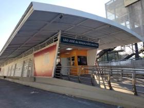 Estação Magalhães Bastos é reaberta após incêndio; operação do BRT volta ao normal no sábado