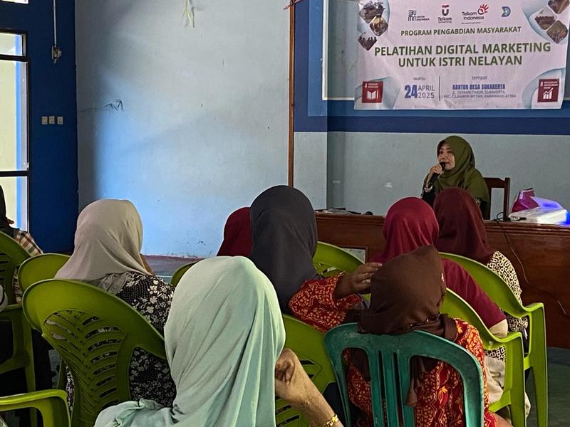 Pelatihan Digital Marketing dan Desain Kemasan untuk Istri Nelayan