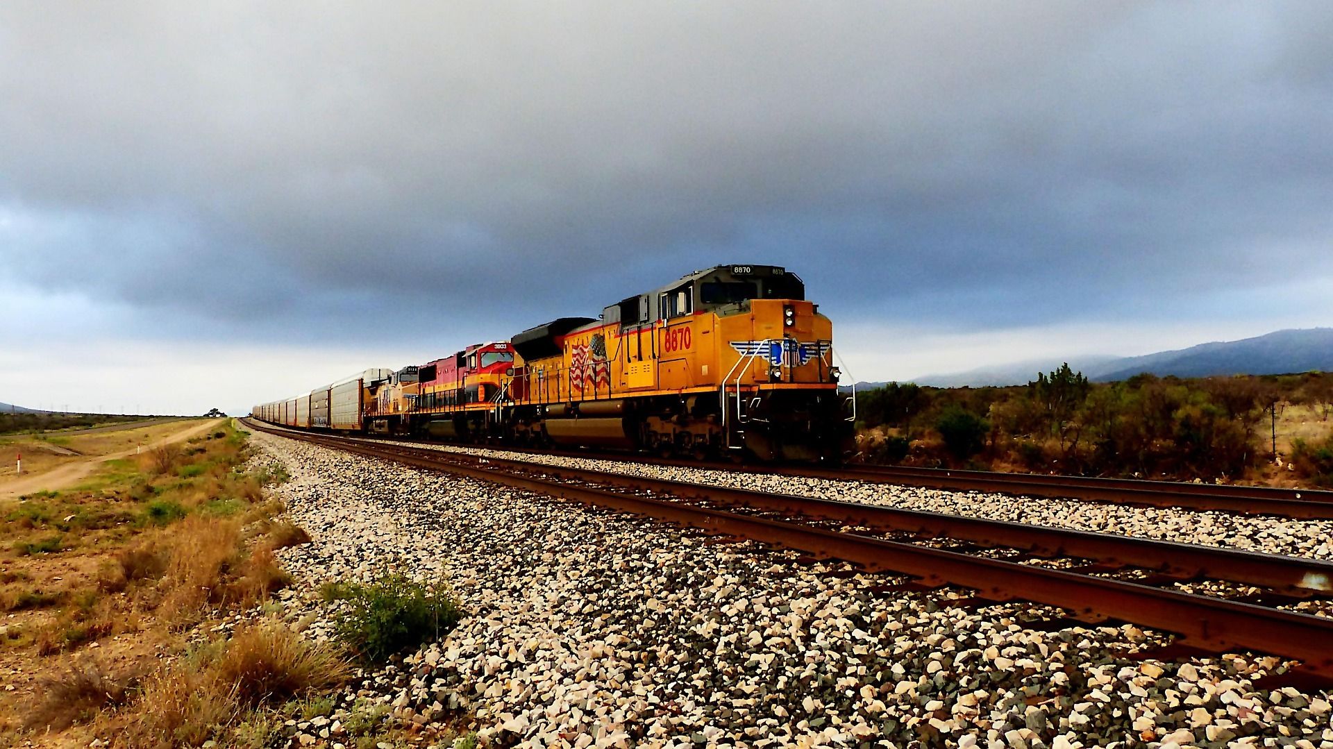 Train with rail cars