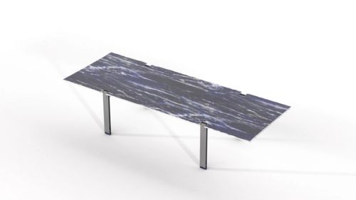 Mesa Sodalita em vista geral: tampo azul de bordos irregulares sobre duas pernas planas de metal