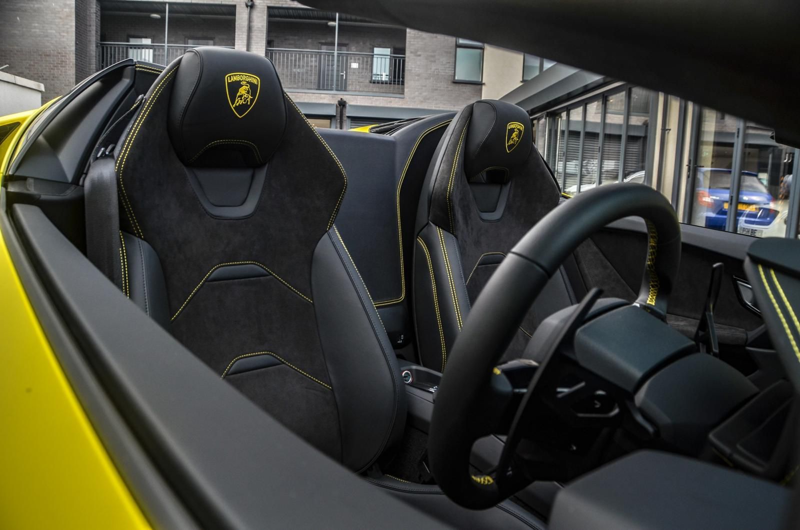 Lamborghini Huracan interior