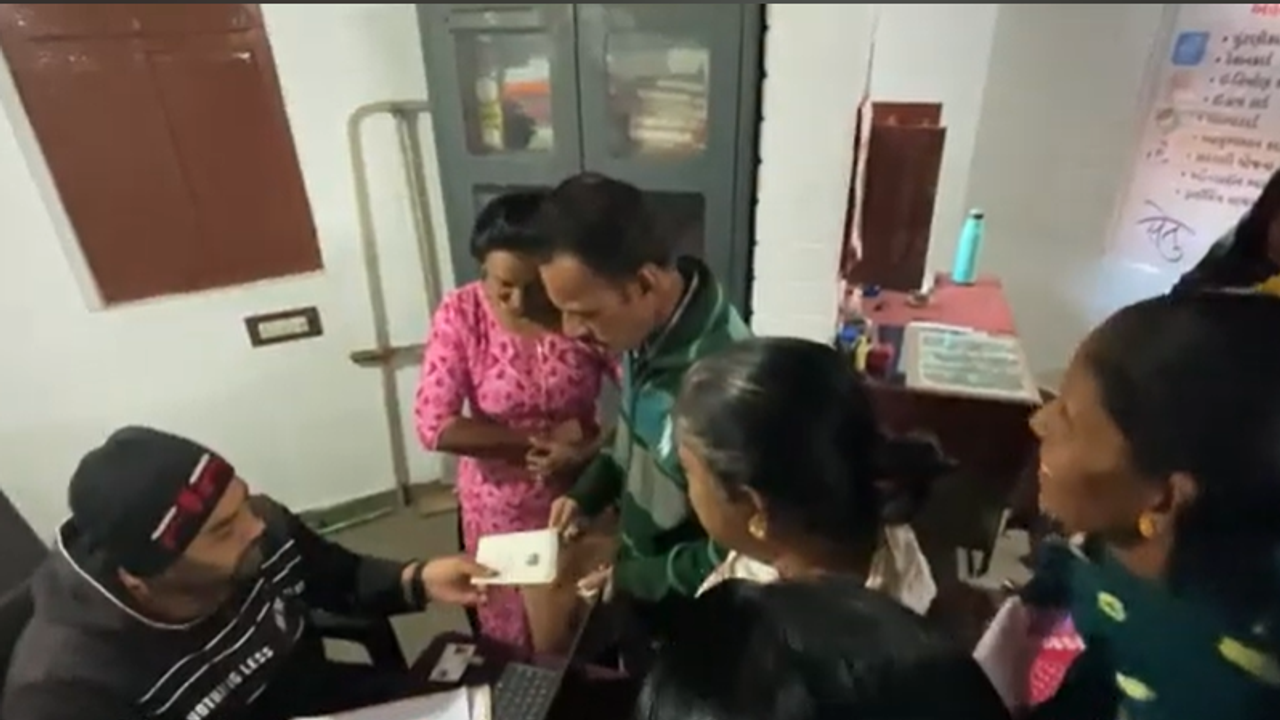 Access to Social Security Govt. Schemes | Mahiti Mitra, Bhuj