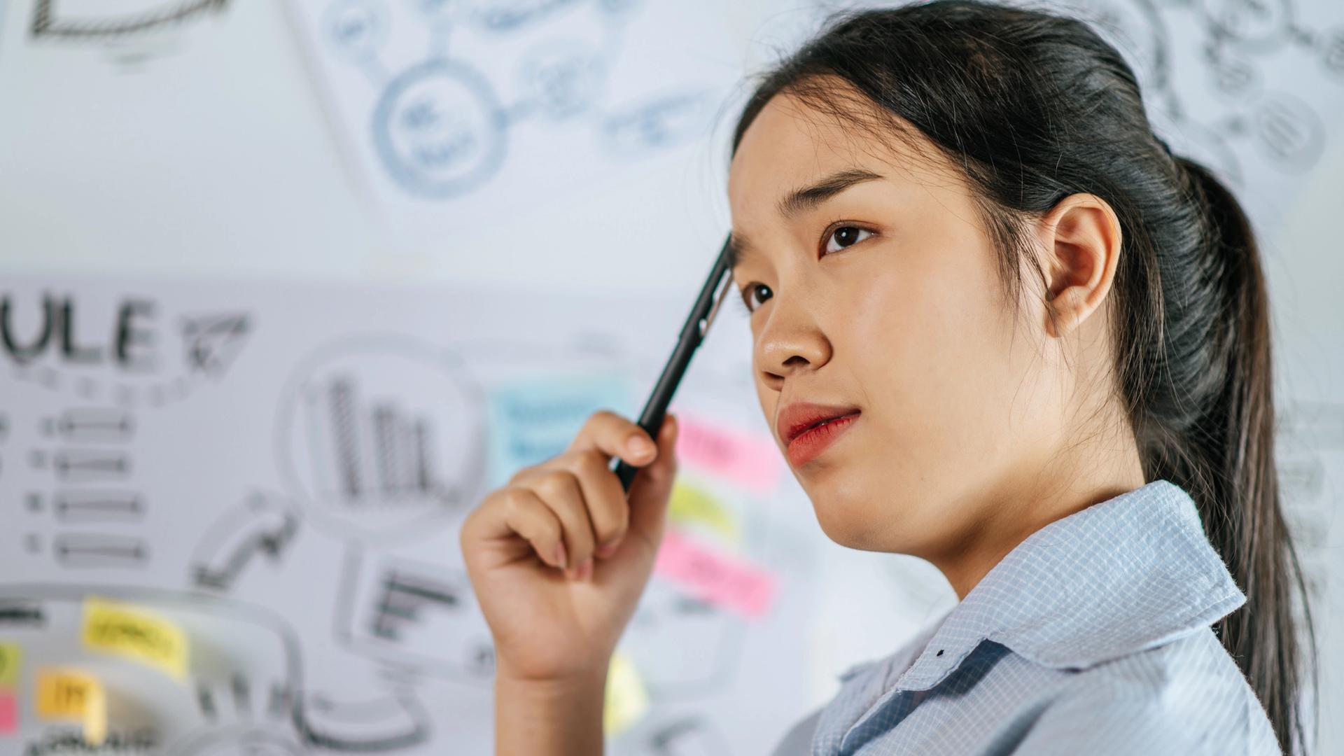 Student using a mind mapping study tool to organise revision notes at a desk
