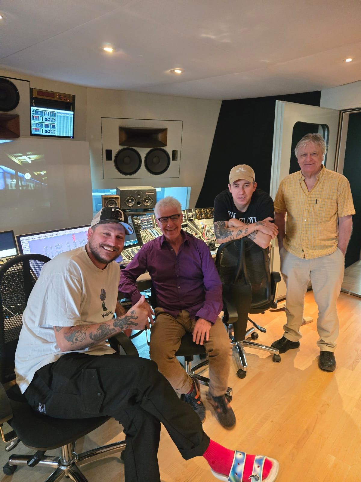 Maurizio Zulli mit Phil Meyer, Niki Reiser und René Zingg im Tonstudio