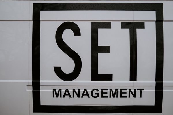 black and white number 5 sign