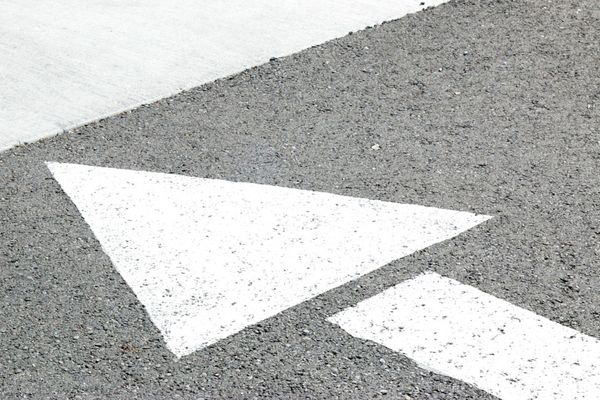 An arrow directs to the left.