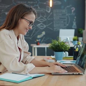 La formation professionnelle à distance e-learning est-elle aussi efficace qu'en présentiel ?