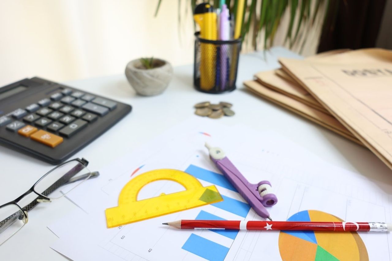 Le Compas Indispensable : Naviguer dans les Eaux Troubles de la Finance avec l'Audit