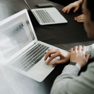 Le Labyrinthe des SI : Votre Boussole pour une Gestion Infaillible