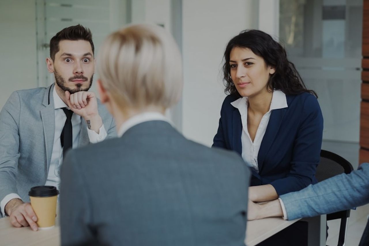 Votre français écrit au travail : mettez les mots en plein dans le mille !