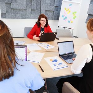 Au-delà du bulletin de paie : Révolutionnez votre approche de la rémunération et de l'épargne salariale !