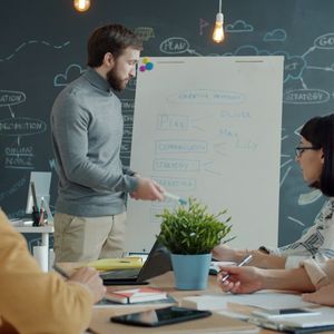 Au-delà des réunions : Le co-développement, votre super-pouvoir collaboratif